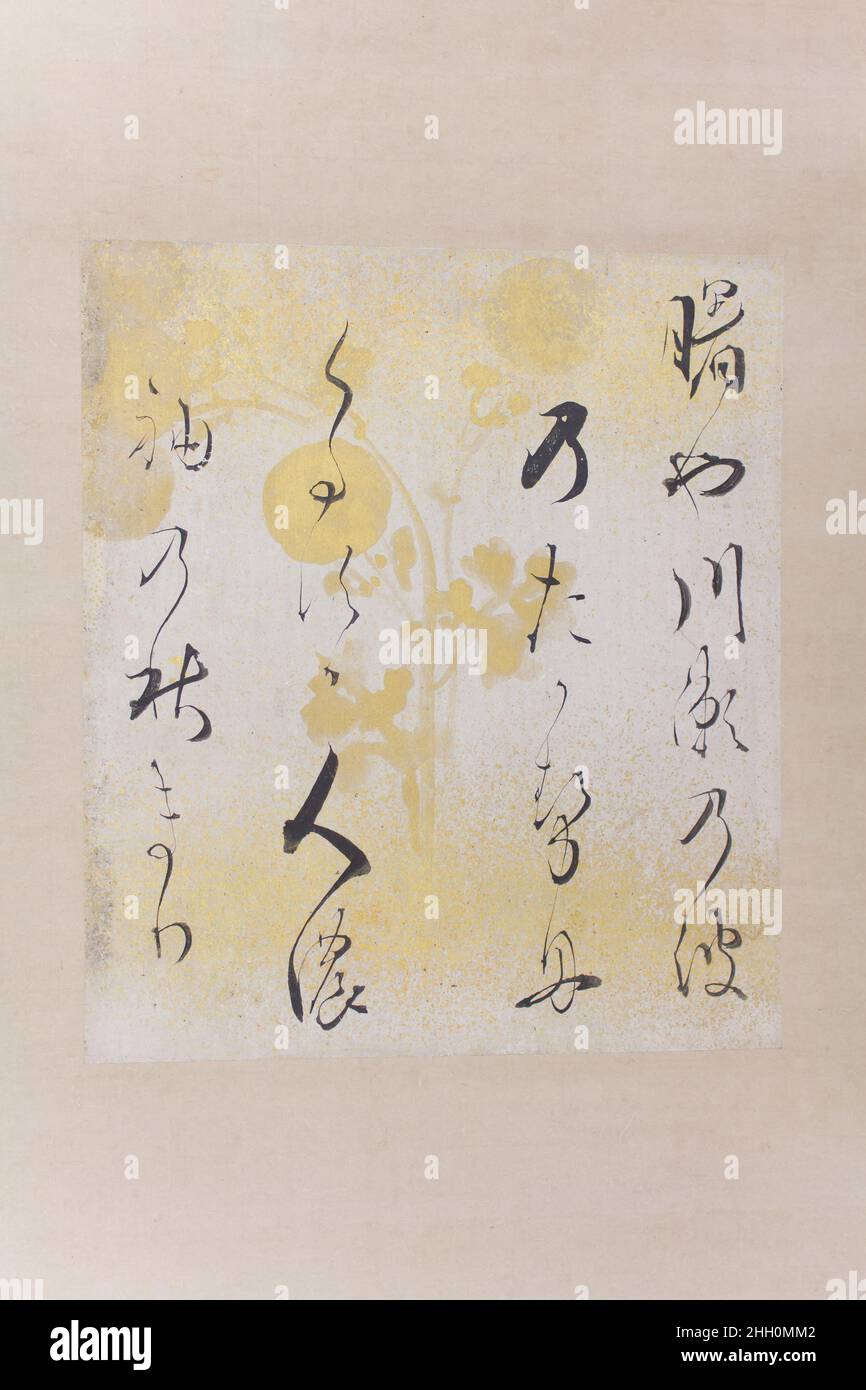 “Akebonoya” poema waka inizio 17th secolo Hon’ami K?etsu contro un disegno stravagante di crisantemi e nebbia resi in fiocchi d’oro e polvere d’oro, il più famoso calligrafo della sua epoca, Hon’ami K?etsu, ha scritto una singola waka (31-sillabe corte di versi) di Minamno Michiteru, 1187-1248, Koga Michiteru, Un alto cortigiano-poeta di tempi antichi, le cui poesie, tra cui quella qui citata, sono state incluse in illustri antologie sponsorizzate imperialmente come la Nuova Collezione di poesie giapponesi Antica e moderna (Shin kokin wakashu). Evocando la stagione autunnale nella capitale, Th Foto Stock