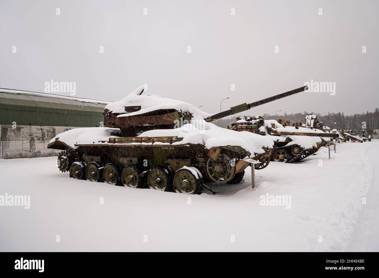 Vari trofei catturati dall'esercito russo in Siria durante la lotta contro le bande terroristiche. Attrezzature militari artigianali ISIL Foto Stock