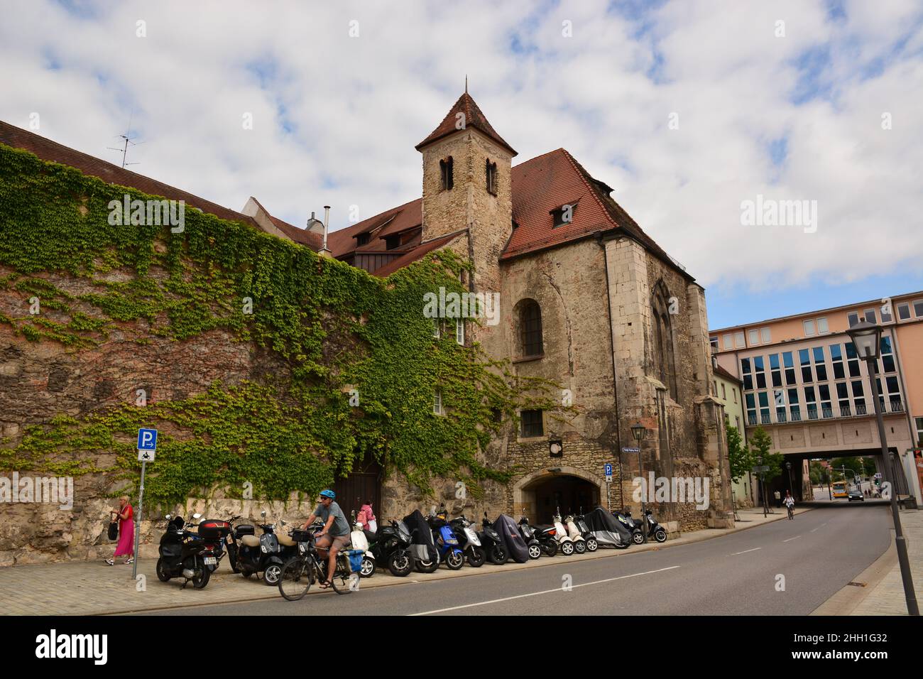 Ratisbona, Baviera, Germania – 2021.07.31: Attraenti edifici storici nella città di Ratisbona, Baviera, Germania Foto Stock