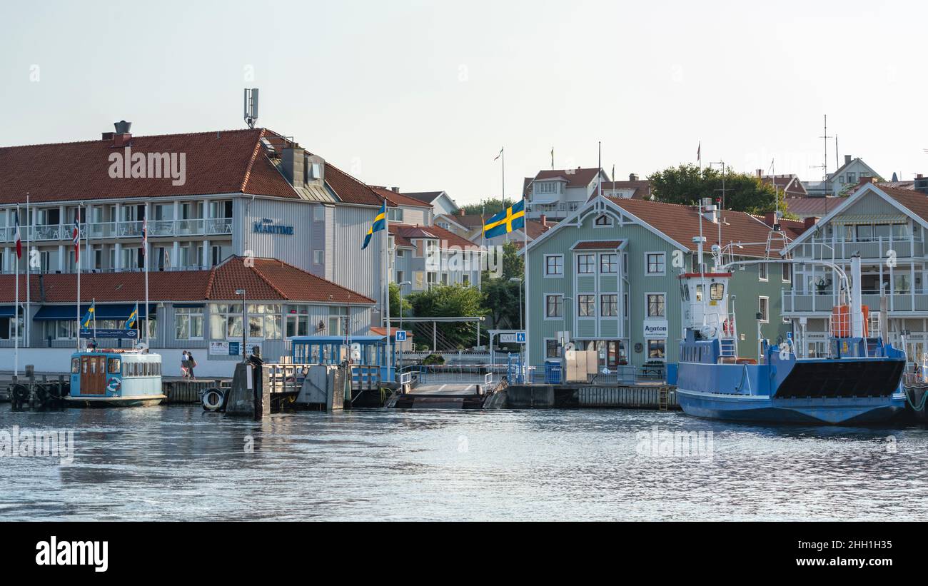 Isola di Marstrand nell'arcipelago svedese, porto e terminal dei traghetti. Foto Stock