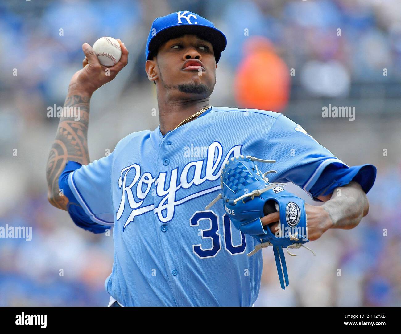 Il lanciatore Yordano Ventura del Kansas City Royals inizia il primo inning il 7 agosto 2016, al Kauffman Stadium di Kansas City, Missouri. (Foto di John Sleezer/Kansas City Star/TNS/Sipa USA) Foto Stock