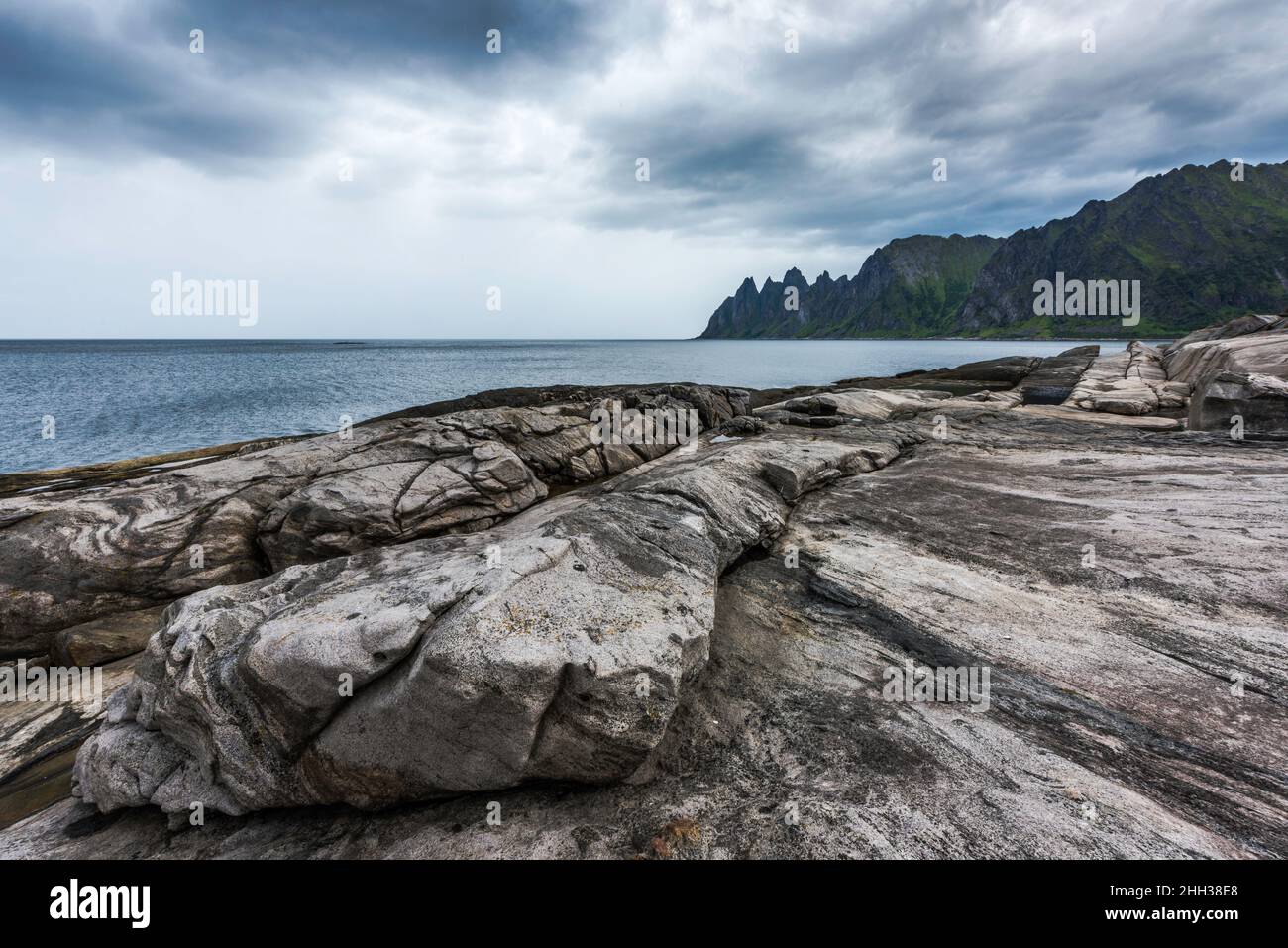 Costa rocciosa a Senja Island, Norvegia Foto Stock