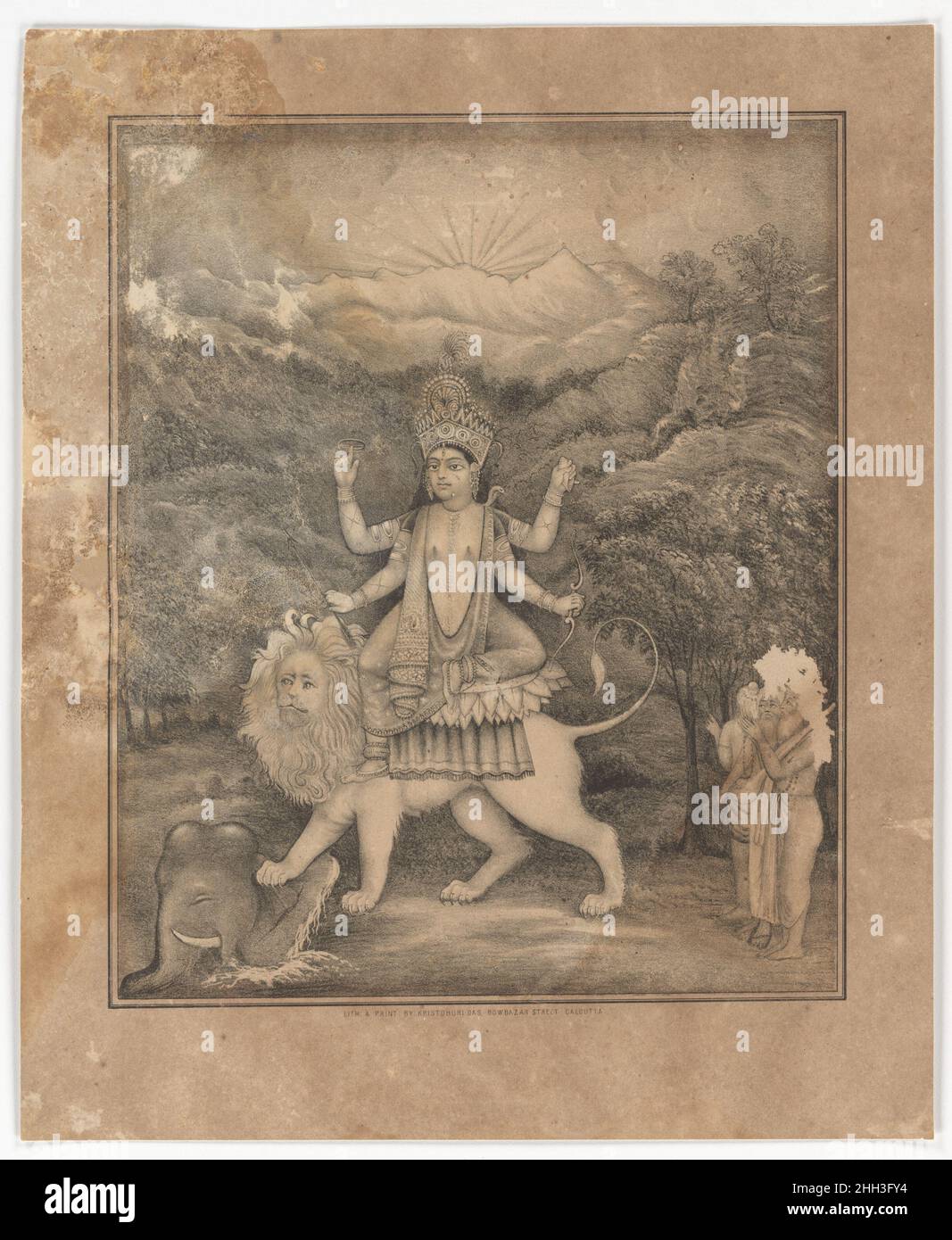 Dea Jagadhatri ca. 1880 Krishnahari Das la dea Jagatdhatri, qui vista a quattro armi e a cavallo del suo veicolo leone (vahana), è un aspetto esoterico di Durga particolarmente venerato nel Bengala Occidentale e in Odisha. È la “portatrice del mondo”, la sua protettrice e fornitrice. In questa immagine notevole Jagatdhatri è seduto su un cuscino di loto portato dal suo leone che ha la sua zampa anteriore in modo trionfante sulla testa decapitata di un elefante. Di fronte sono tre asceti indù (rishis) in piedi con le loro mani sollevate in riverenza. Un paesaggio tumultuoso con colline ondulate culmina in una vista del Foto Stock