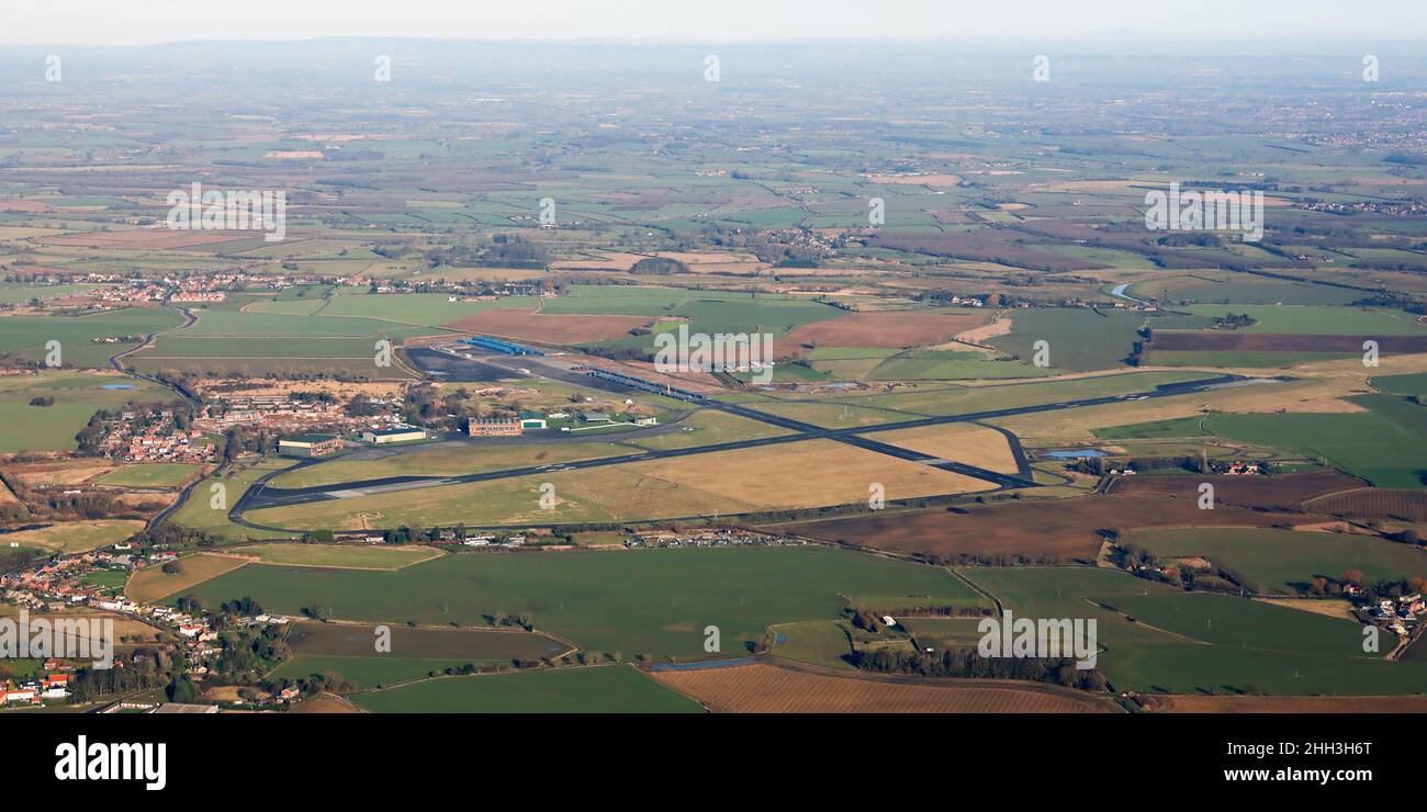 Veduta aerea (da sud) dell'Aeroporto Est di Leeds (ex RAF Church Fenton), North Yorkshire Foto Stock
