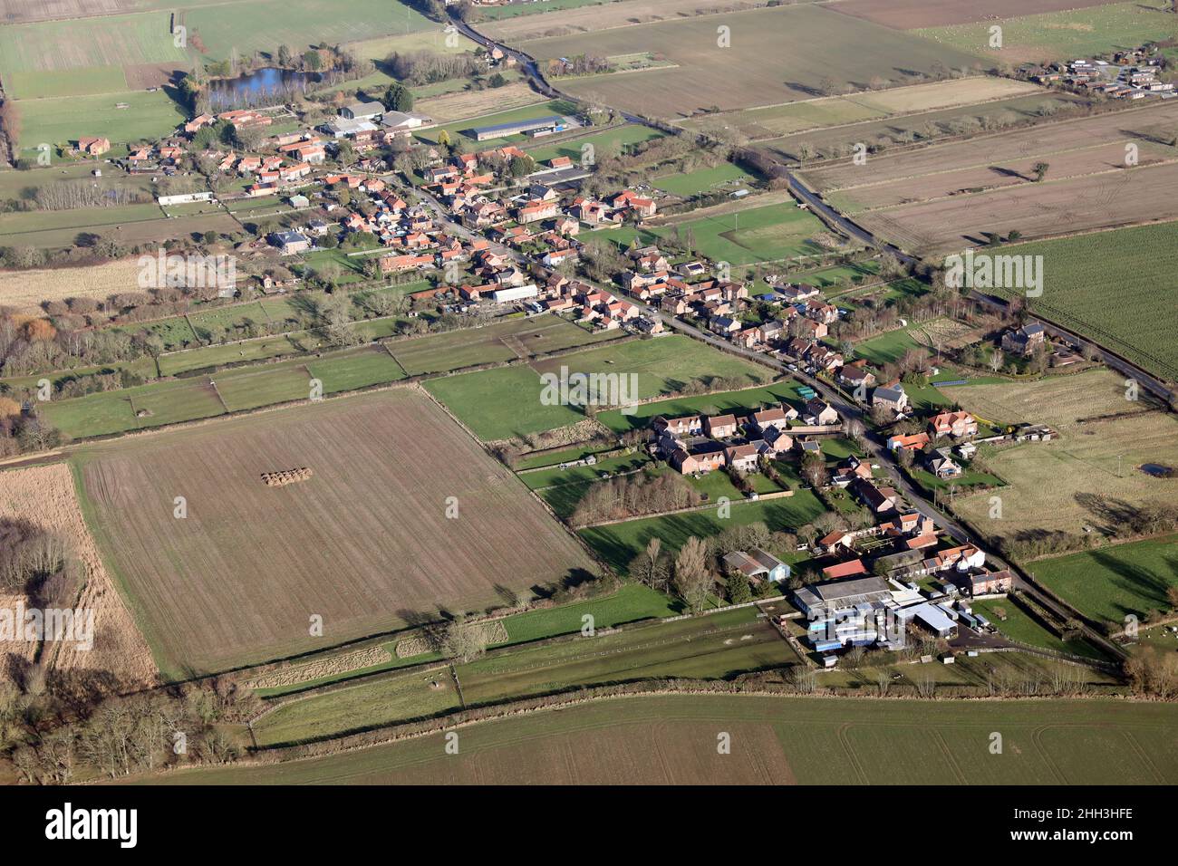 Vista aerea di Newton su Derwent villaggio, Yorkshire orientale Foto Stock