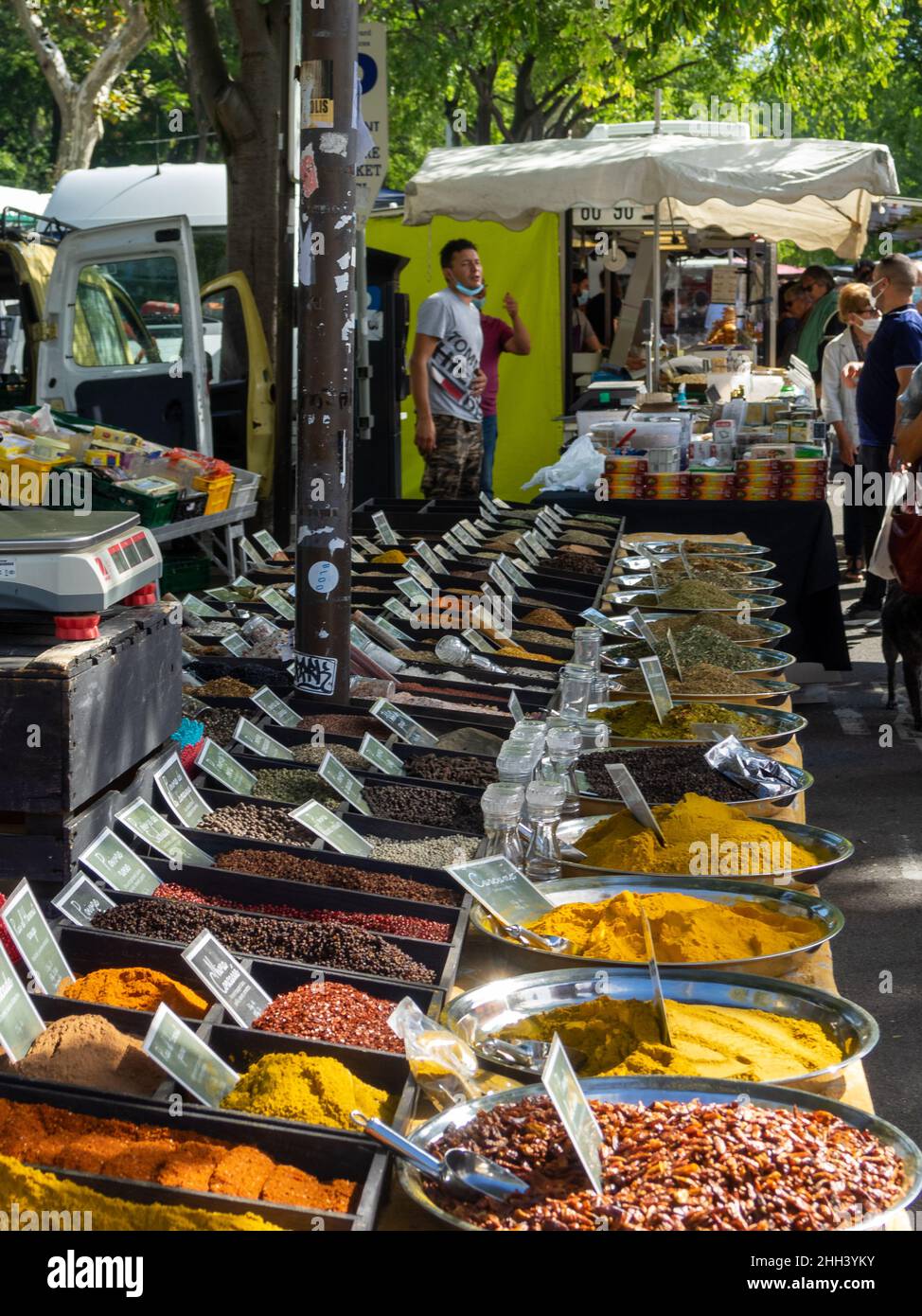 Spezie in vendita al mercato Arles sabato Foto Stock