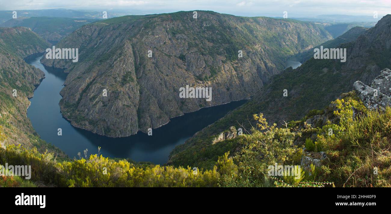 Vista del Canyon del Sil da Miradoiro da Columna vicino Parada de Sil in Galizia, Spagna, Europa Foto Stock