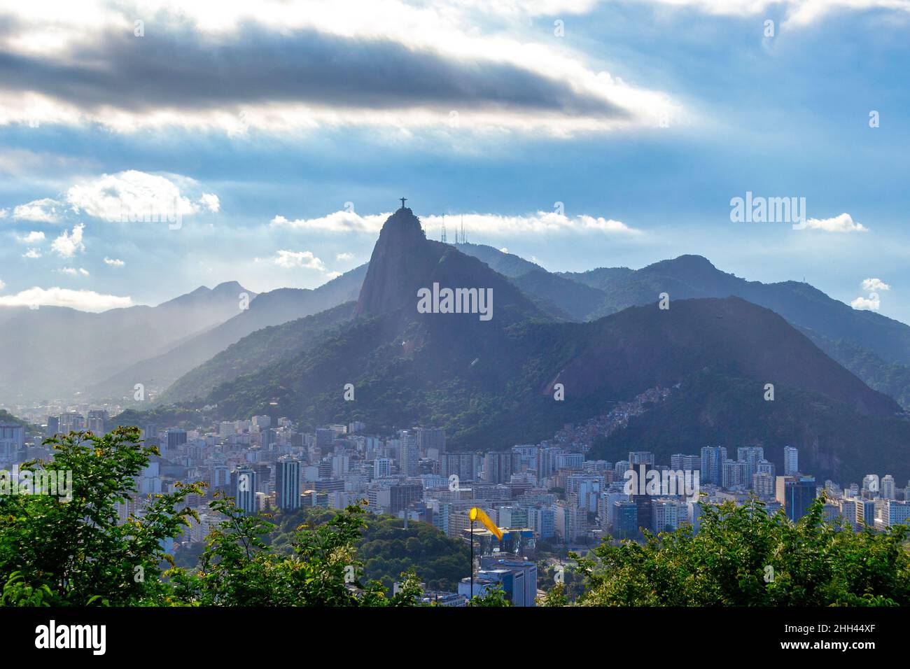 Scena al tramonto con il monte Cristo Redentore a Rio de Janeiro, Brasile Foto Stock