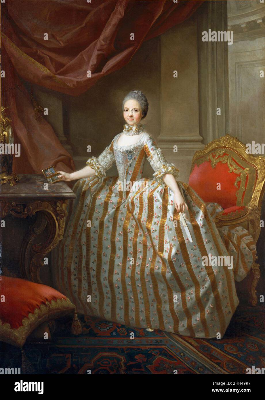 Maria Luisa di Parma (1751-1819), poi Regina di Spagna 1765 Laurent Pécheux francese anche se nato in Francia, Pécheux fu chiamato a Parma, Italia, nel 1765 per dipingere un ritratto della Principessa Maria Luisa di Borbone-Parma per la famiglia del suo fidanzato, il Principe delle Asturie, poi Carlo IV di Spagna. Maria Luisa, nipote di Filippo V di Spagna e Luigi XV di Francia, indossa la decorazione dell'ordine asburgico della Croix-Étoilée imperniata al suo vestito e tiene una scatola di fieno con una miniatura del suo futuro marito nella sua mano destra. La sedia impressionante fa parte di una suite pensata a Parigi, Foto Stock