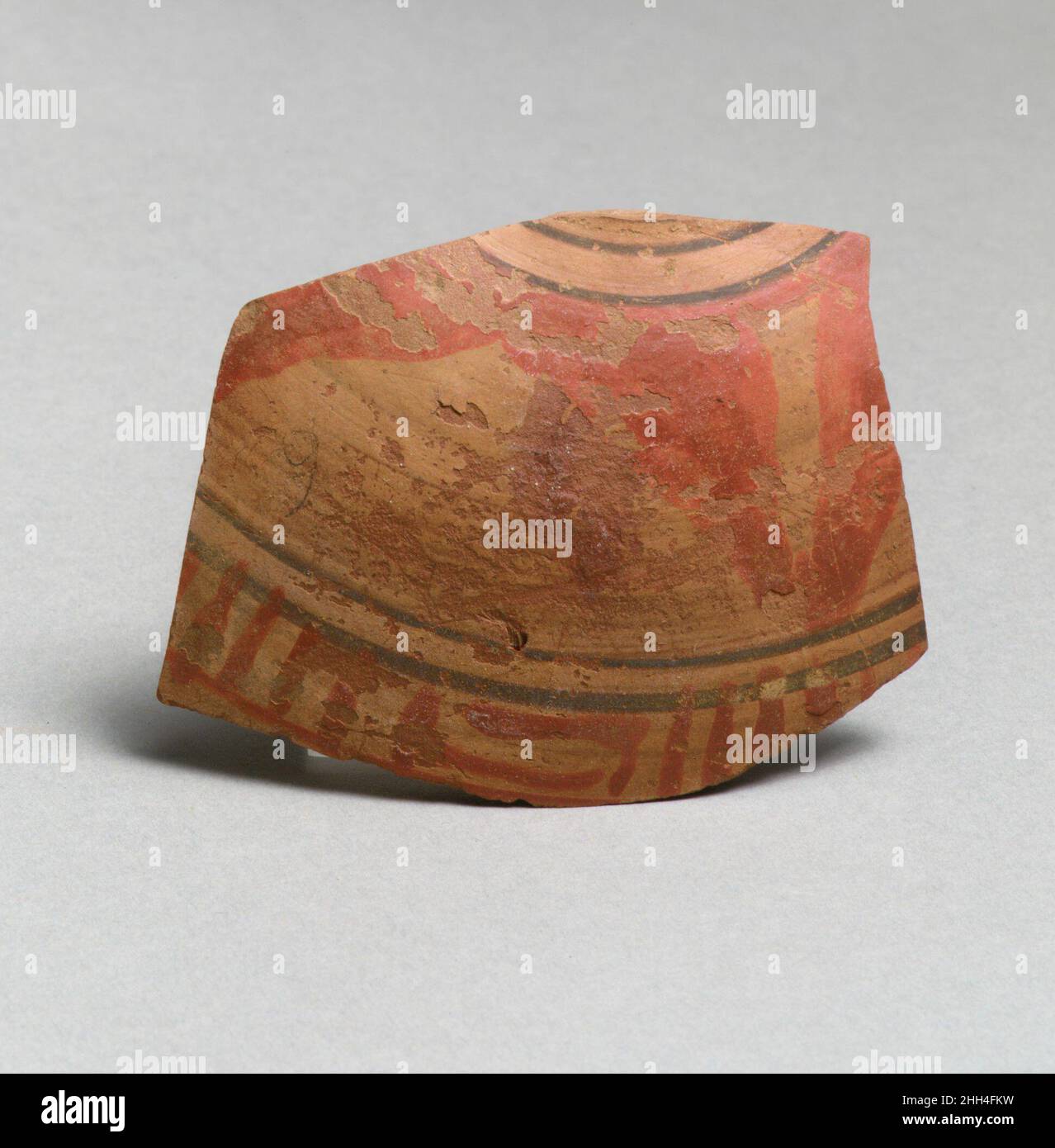 Frammento di vaso Greco Orientale/Sardis, Lidiano. Frammento di vaso 252795 Greco Orientale/Sardis, Lidiano, frammento di vaso, Terracotta, totale: 2 5/8 x 2 1/8in. (6,7 x 5,4cm). Il Metropolitan Museum of Art, New York. Dono della Società americana per l'Escavazione di Sardis, 1926 (26.199.228) Foto Stock