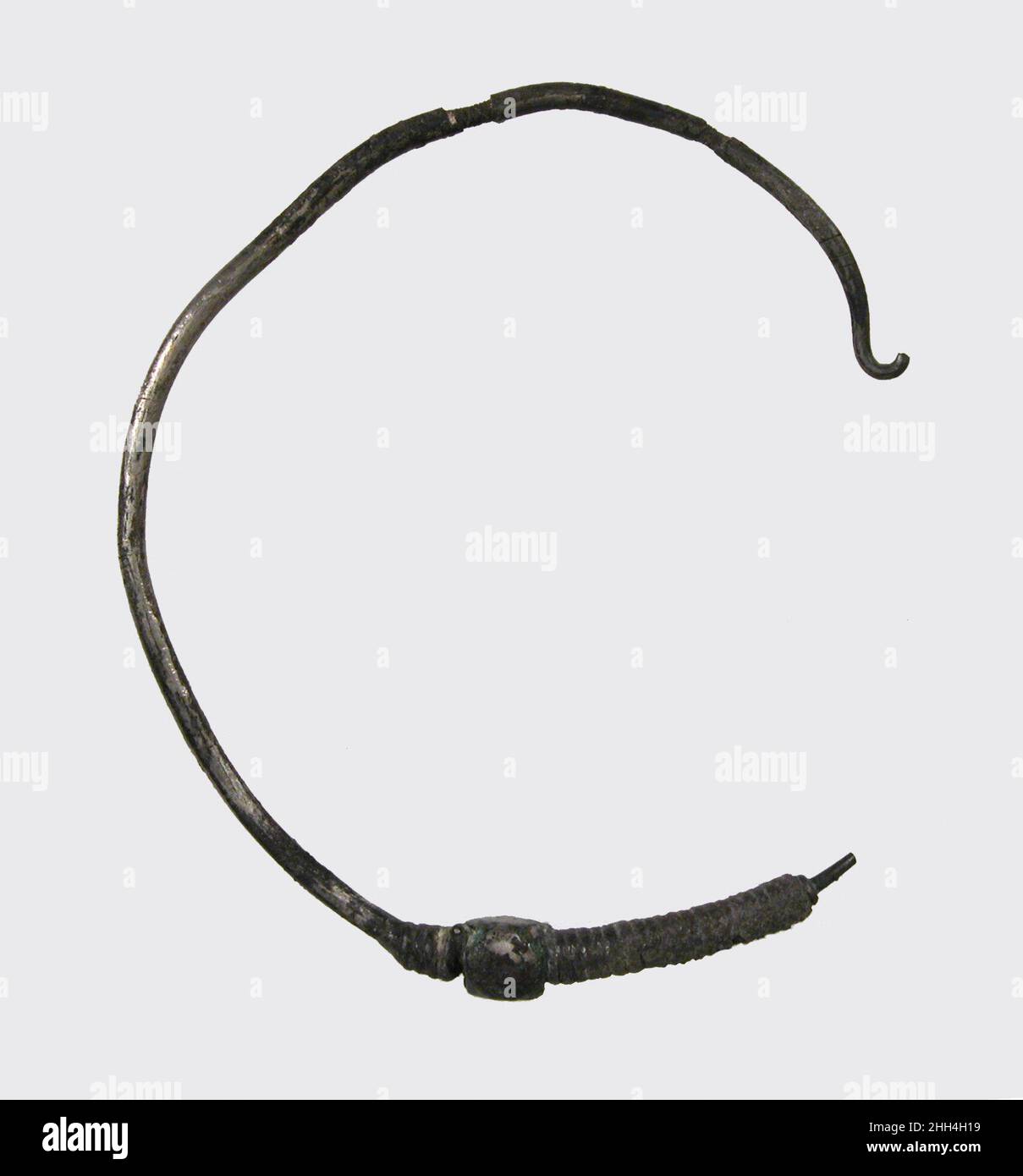 Orecchini 7th secolo Frankish. Orecchini 465656 Frankish, Orecchini, 7th Century, Argento, totale: 2 15/16 x 2 5/8 x 1/4 poll. (7,5 x 6,6 x 0,7 cm). Il Metropolitan Museum of Art, New York. Dono di J. Pierpont Morgan, 1917 (17.193.320) Foto Stock