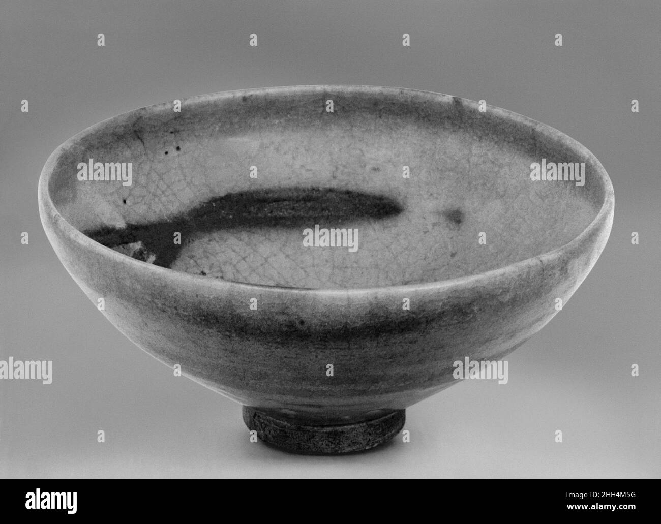 Ciotola fine 12th–13th secolo Cina. Ciotola. Cina. Fine 12th–13th secolo. Gres con smalto blu (vasellame di giu). Dinastia Jin (1115–1234)–Yuan (1271–1368). Ceramica Foto Stock