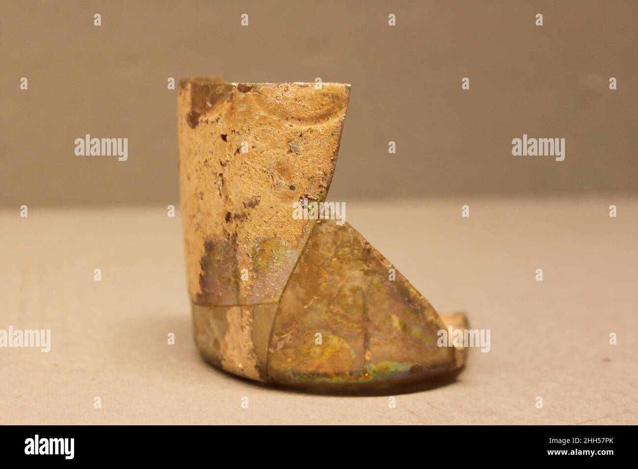 Frammento becher 9th–10th secolo. Frammento del becher 450904 Foto Stock