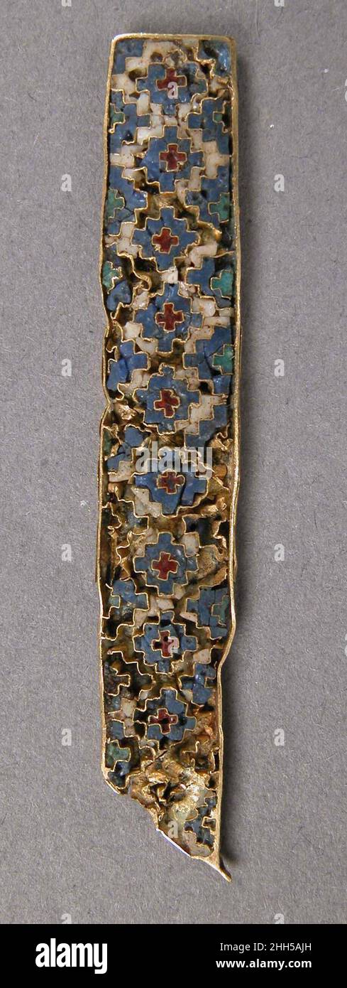 Elemento di un confine per una cornice icona 10th secolo bizantino. Elemento di un bordo per una cornice icona 464524 Bizantino, elemento di un bordo per una cornice icona, 10th secolo, Cloisonn? Smalto, oro, totale: 1/4 x 1 15/16 x 1/16 pollici (0,7 x 5 x 0,2 cm). Il Metropolitan Museum of Art, New York. Dono di J. Pierpont Morgan, 1917 (17.190.653) Foto Stock