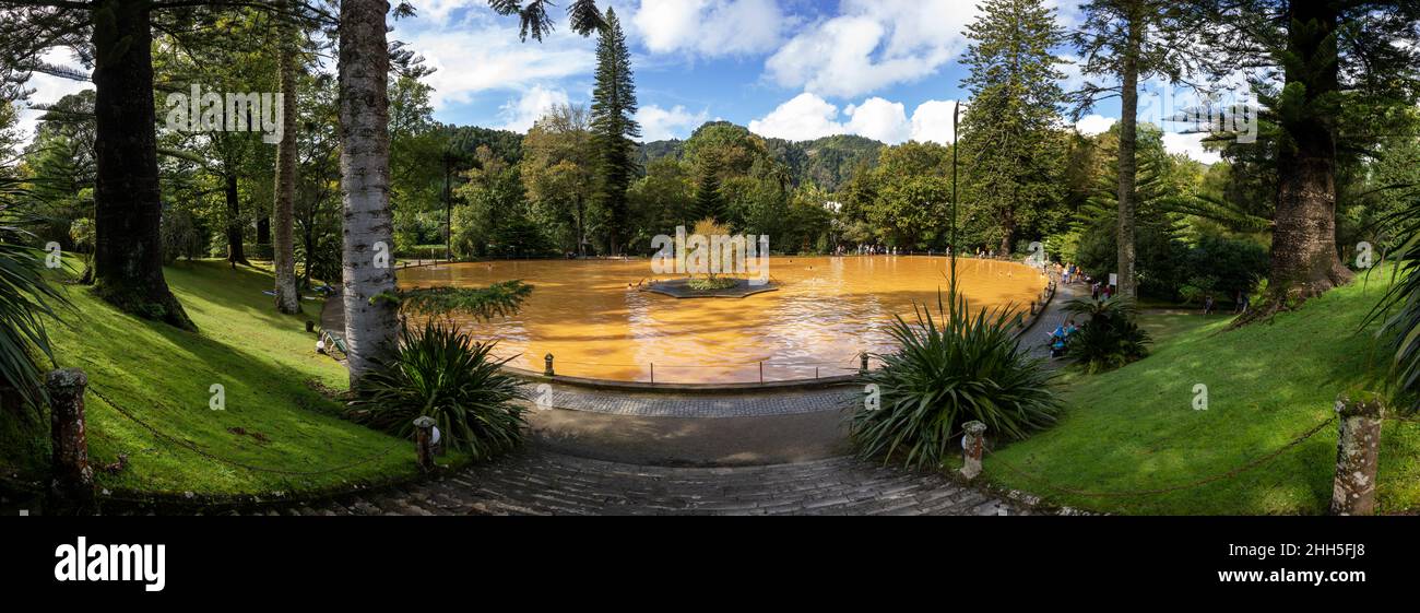 Vista panoramica delle sorgenti termali del Parco Terra nostra Foto Stock
