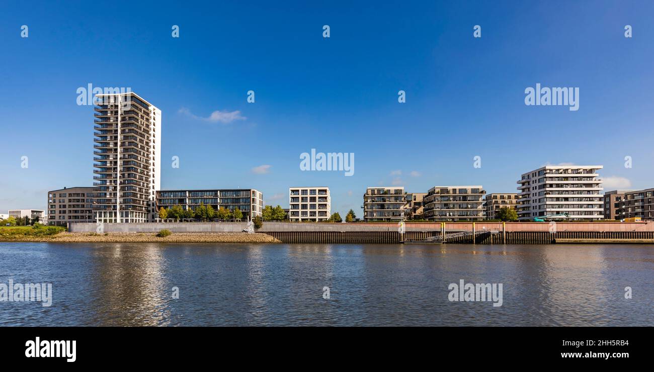 Germania, Brema, Waterfront appartamenti lungo il canale del fiume Weser Foto Stock