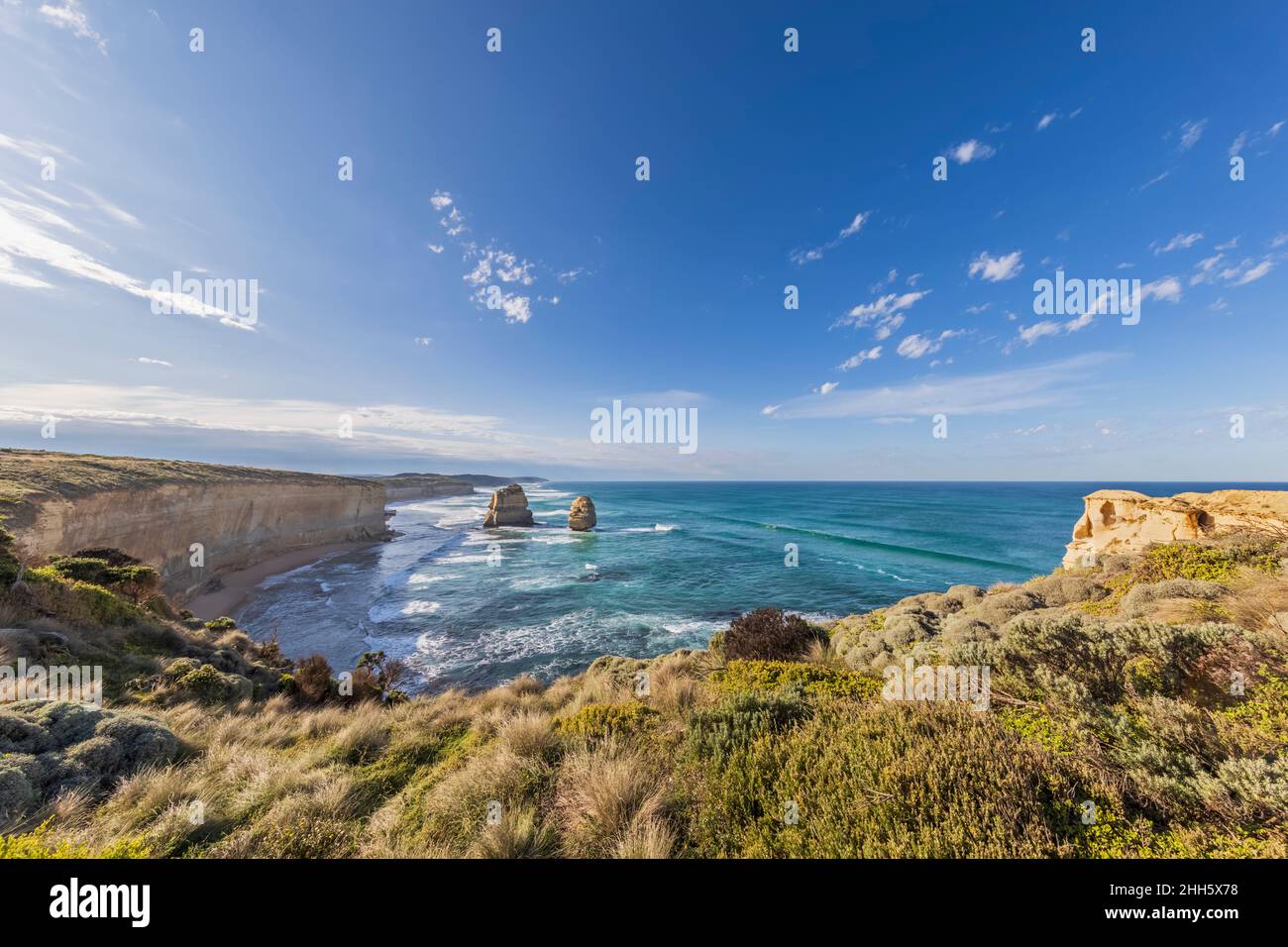 Australia, Victoria, Vista dei dodici Apostoli e Gibson Steps nel Parco Nazionale di Port Campbell Foto Stock