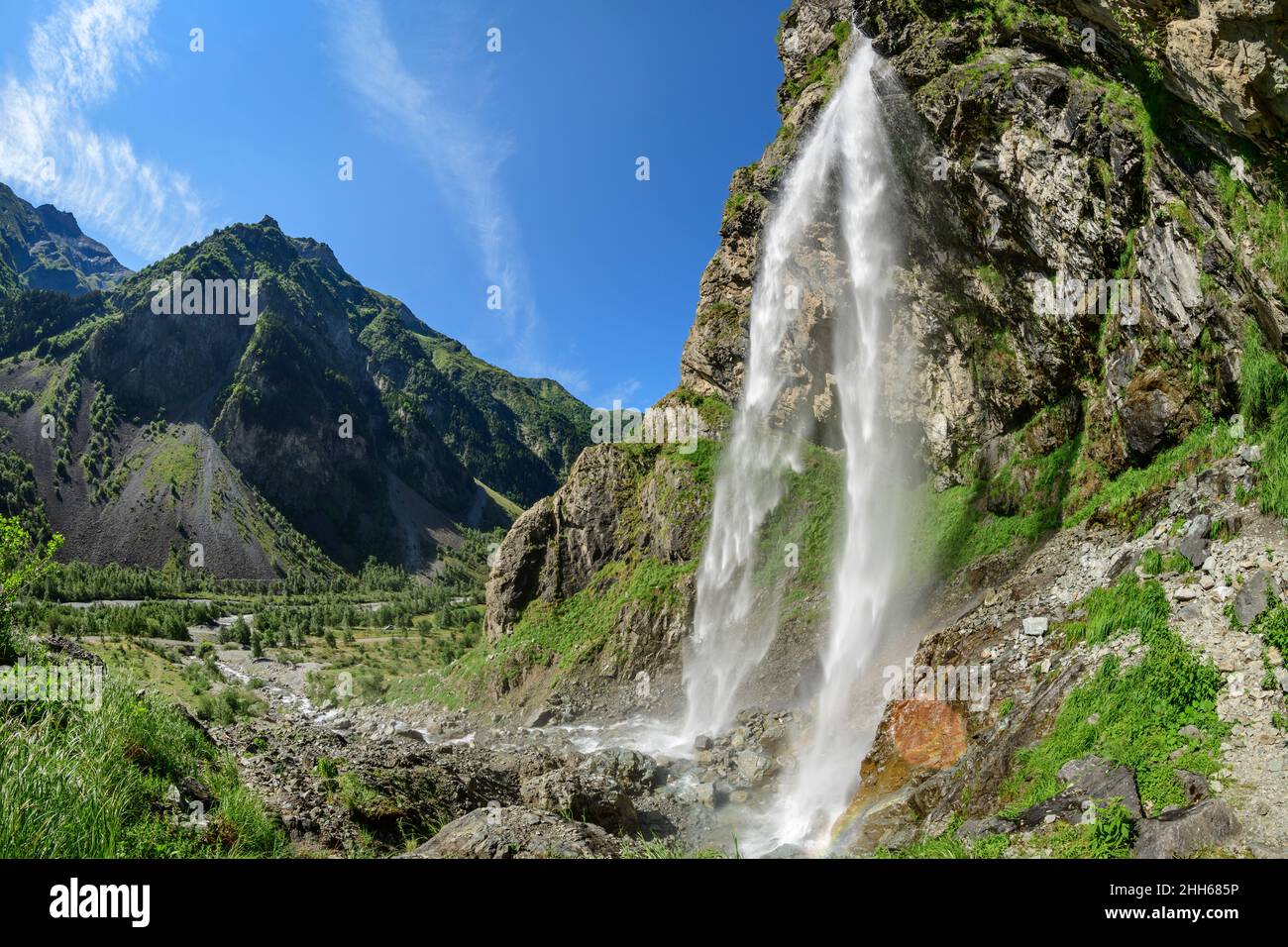 Cascata sulla montagna a Cascade de Sillans, Sillans-la-Cascade, Parco Nazionale degli Ecrins, Francia Foto Stock