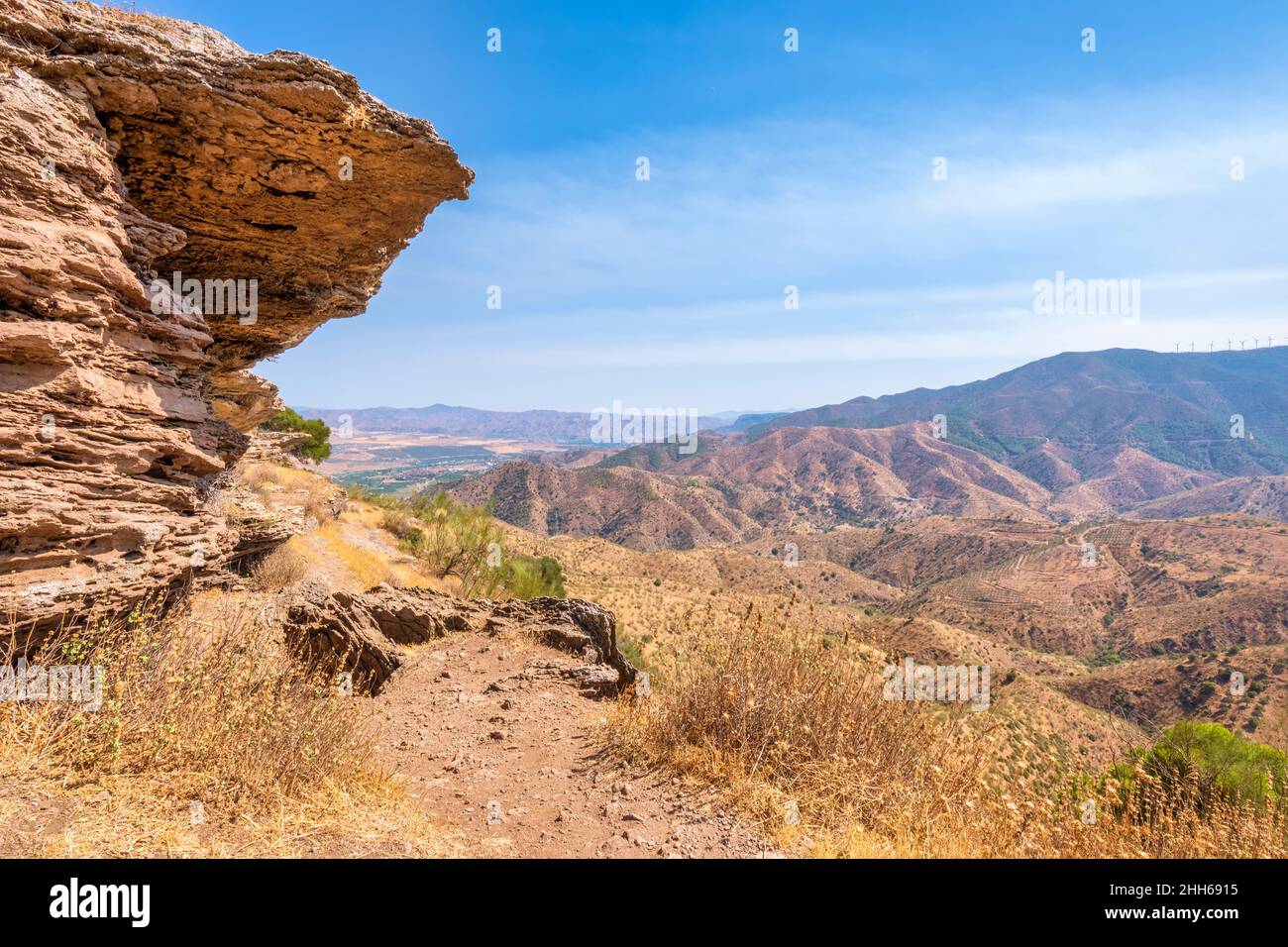 Formazioni rocciose in montagna in giornata di sole, Andalusia, Spagna, Europa Foto Stock