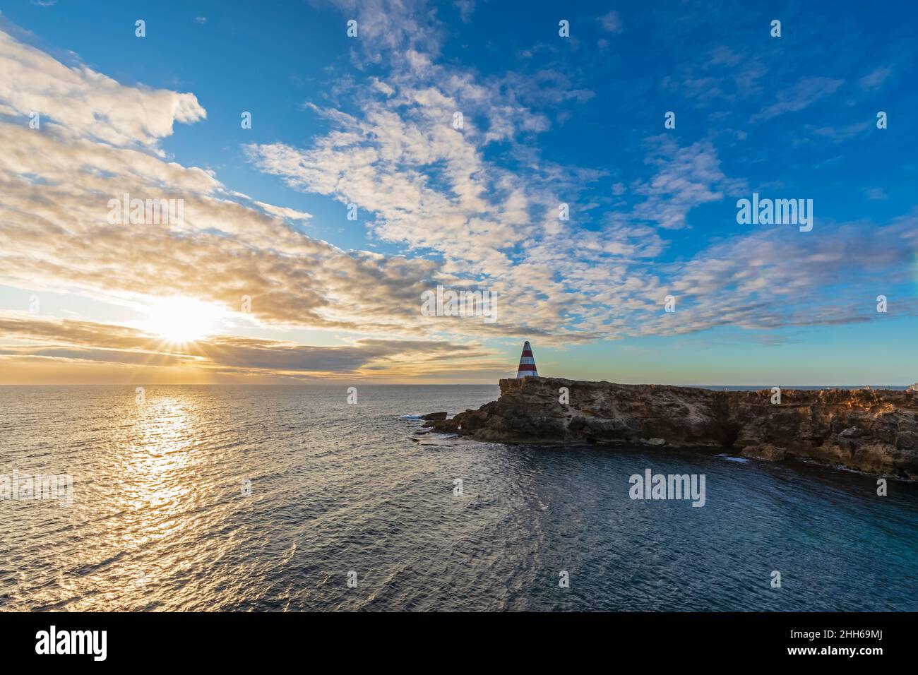 Australia, Australia Meridionale, Robe, Obelisco di Capo Dombey al tramonto Foto Stock