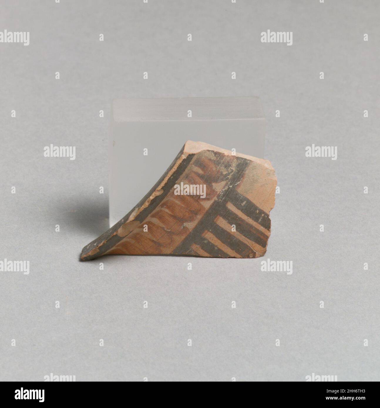 Frammento di vaso greco, laconico. Frammento di vaso 251295 Greco, Laconiano, frammento di vaso, Terracotta, 1 13/16 x 1 9/16in. (4,6 x 4cm). Il Metropolitan Museum of Art, New York. Dono di A. J. B. Wace, 1923 (23.119.19) Foto Stock