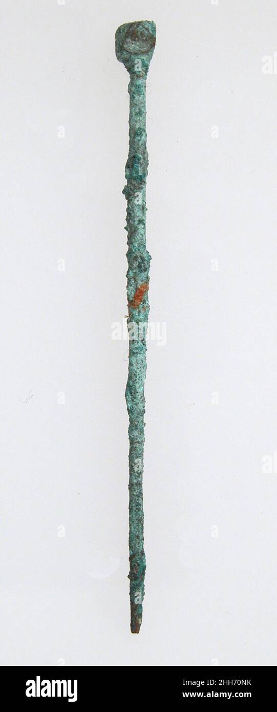 Tornante 200–500 romano. Hairpin 465114 Roman, Hairpin, 200?500, lega di rame, totale: 2 13/16 x 3/16 poll. (7,1 x 0,4 cm). Il Metropolitan Museum of Art, New York. Dono di J. Pierpont Morgan, 1917 (17.191.65) Foto Stock