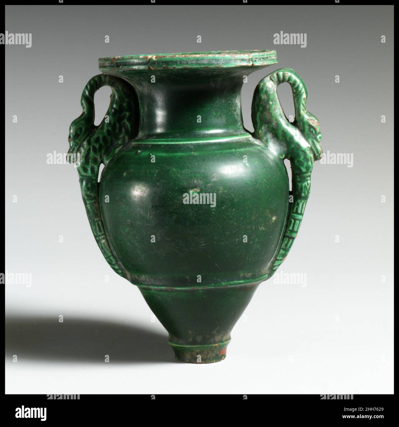 Anfora in terracotta (vaso a due maniche) ca. Fine 1st secolo d.C. manici romani in forma di serpenti.. Anfora di terracotta (vaso a due manini) 248704 Foto Stock