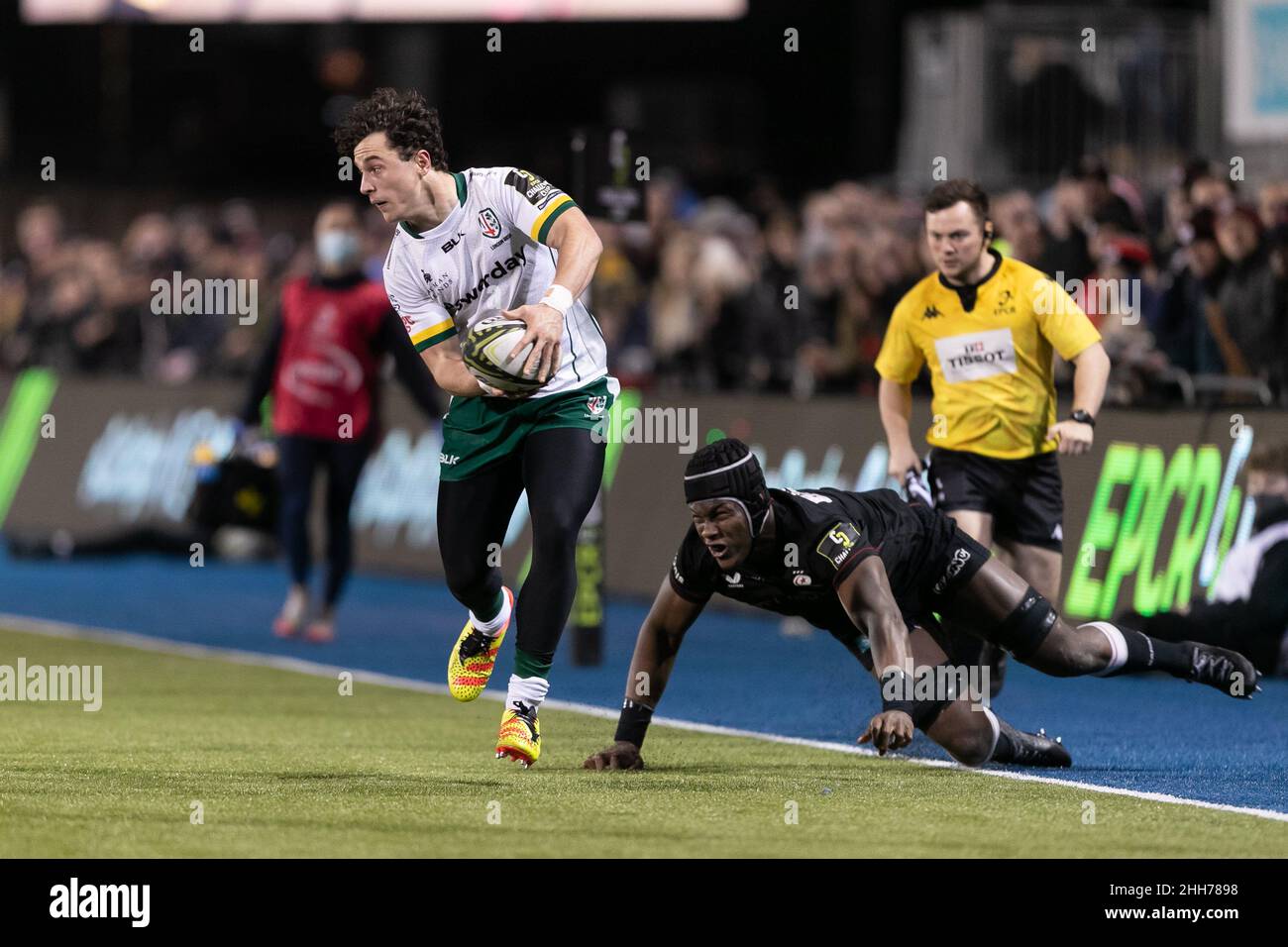 LONDRA, REGNO UNITO. JAN 23rd ben Loader of London Irish corre con la palla durante la partita della European Rugby Challenge Cup tra Saracens e London Irish all'Allianz Park di Londra domenica 23rd gennaio 2022. (Credit: Juan Gasparini | MI News) Credit: MI News & Sport /Alamy Live News Foto Stock