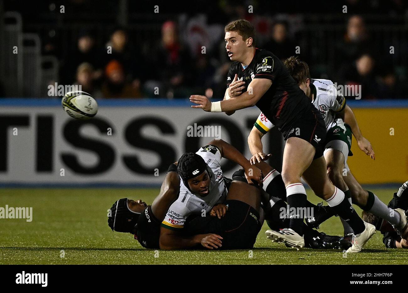 Barnet, Regno Unito. 23rd Jan 2022. Heineken Challenge Cup. Saracens V Londra irlandese. Stadio StoneX. Barnet. Passa Ruben de Haas (Saracens). Credit: Sport in immagini/Alamy Live News Foto Stock