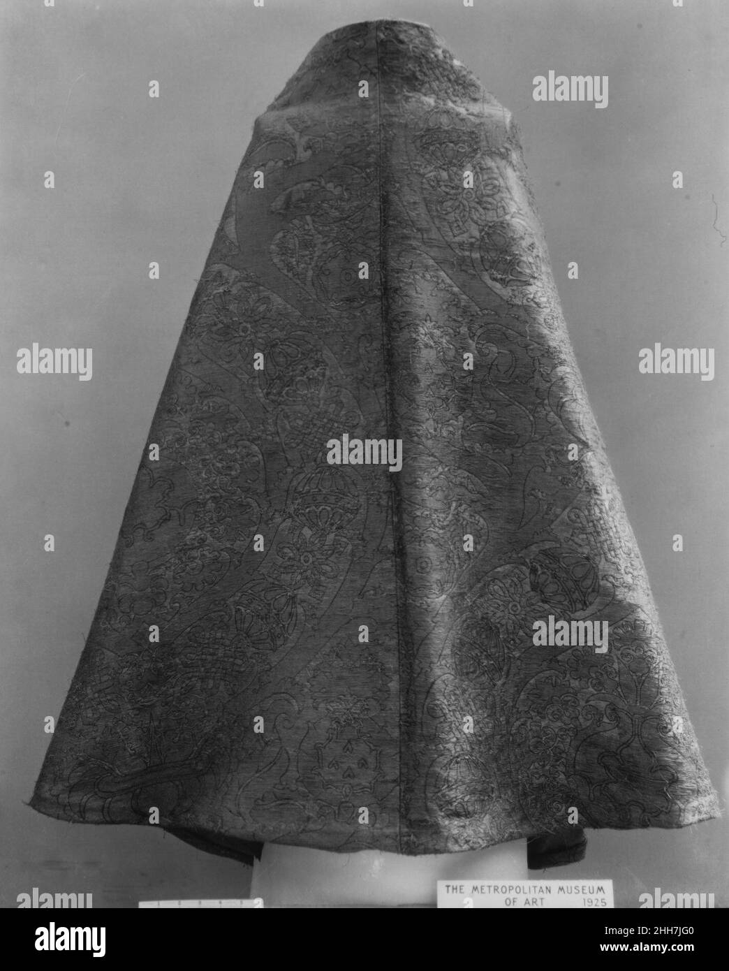 Cimasa ca. 1500 Italiano, Firenze. Cimasa. Italiano, Firenze. CA. 1500. Filo avvolto in seta e metallo Foto Stock