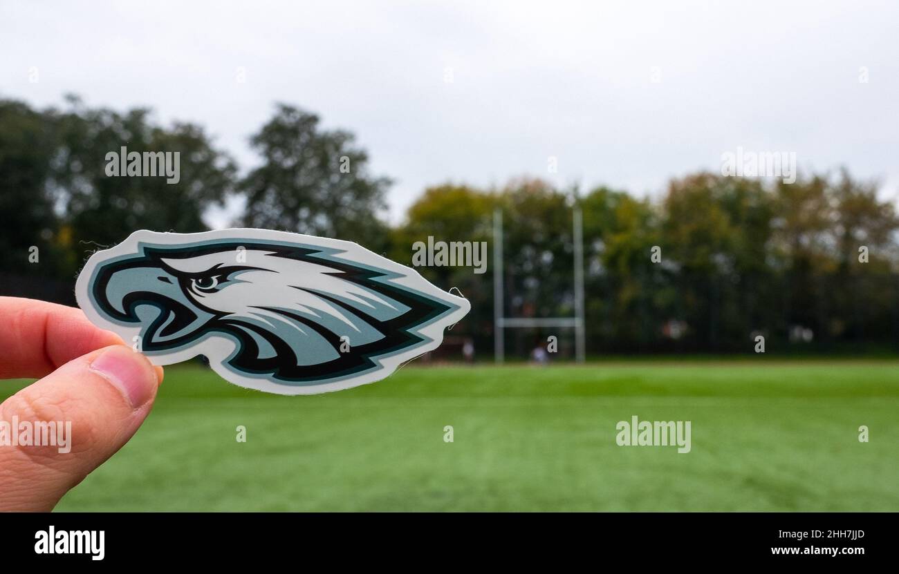 16 settembre 2021, Philadelphia, Pennsylvania. Emblema di una squadra di football americano professionista Philadelphia Eagles con sede a Philadelphia allo stadio sportivo. Foto Stock