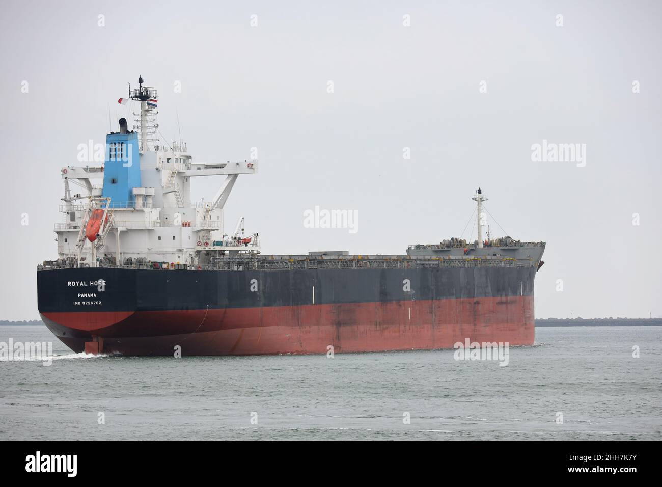 La portaerei Royal Hope lascerà il porto di Rotterdam il 4 settembre 2021. Foto Stock