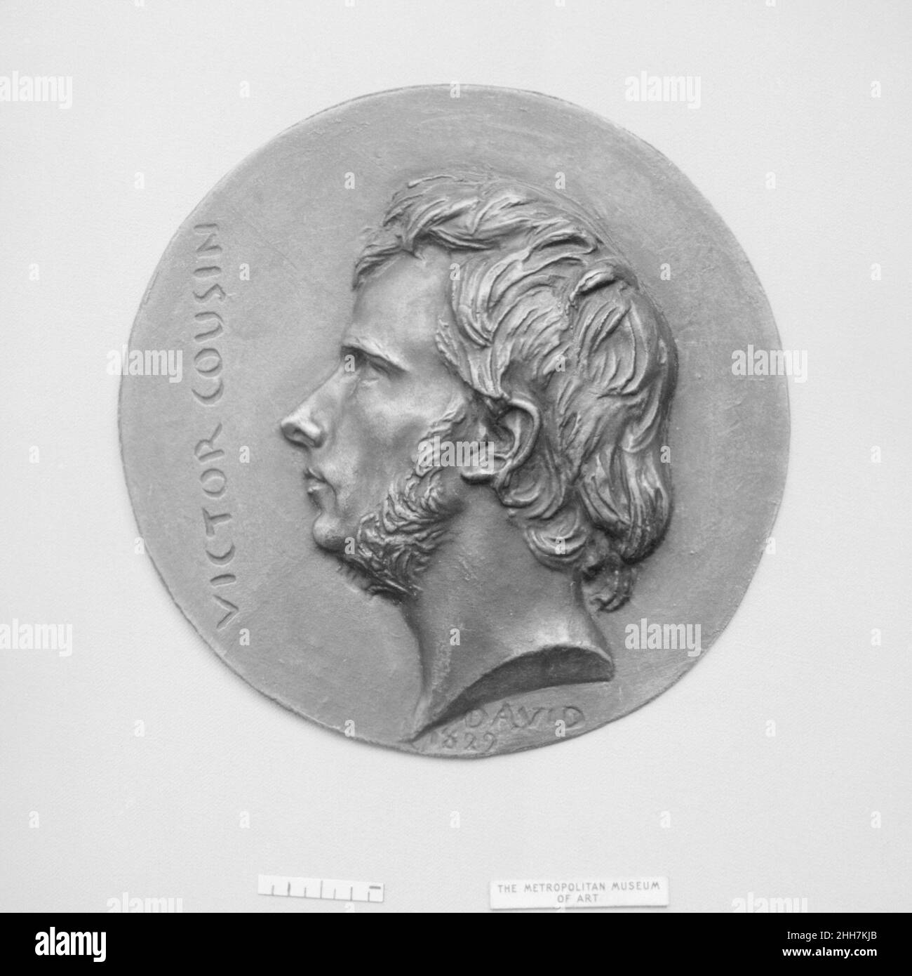 Victor Cousin (1792-1867), filosofo francese 1829 Pierre Jean David d'Angers il francese Pierre-Jean David d'Angers era il più prolifico e uno dei più importanti scultori francesi della prima metà del XIX secolo. Durante la sua quasi cinquantennale carriera (1819-1856) Davide rimase fedele alla sua convinzione che i monumenti scultorei dedicati alle conquiste di grandi uomini e donne esprimono in modo più permanente e vivido la grandezza di un popolo. Egli cercò continuamente commissioni per monumenti raffiguranti figure storiche e contemporanee che ammirò per commettere il loro seguito Foto Stock