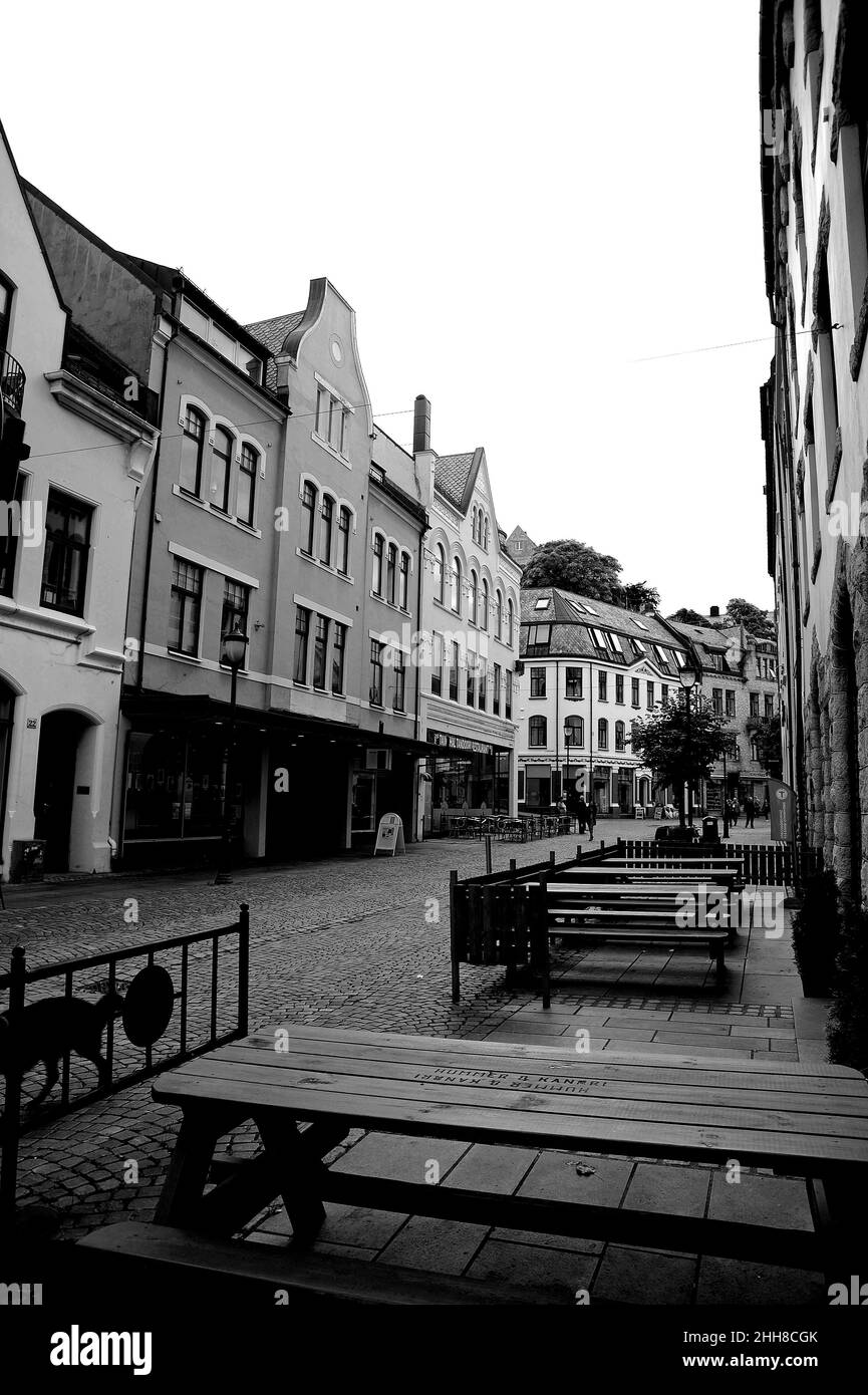 Intorno alla porta di Kongens nel centro della città di Alesund. Foto Stock