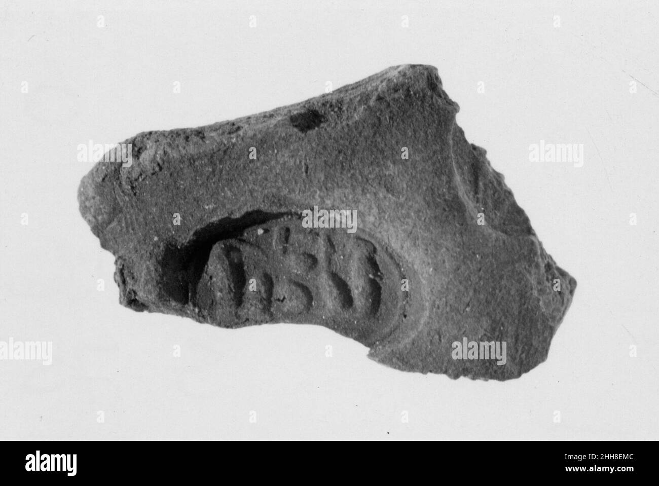 Sigillatura di documenti con più impressioni di tenuta ca. 1390–1353 a.C. nuovo Regno. Sigillatura di documenti con più impressioni di tenuta. CA. 1390–1353 A.C. Fango. Nuovo Regno. Dall'Egitto, dall'Alto Egitto, da Tebe, da Malqata, dagli scavi di MMA, 1910–12; presumibilmente da tumuli di rifiuti meridionali. Dynasty 18 Foto Stock