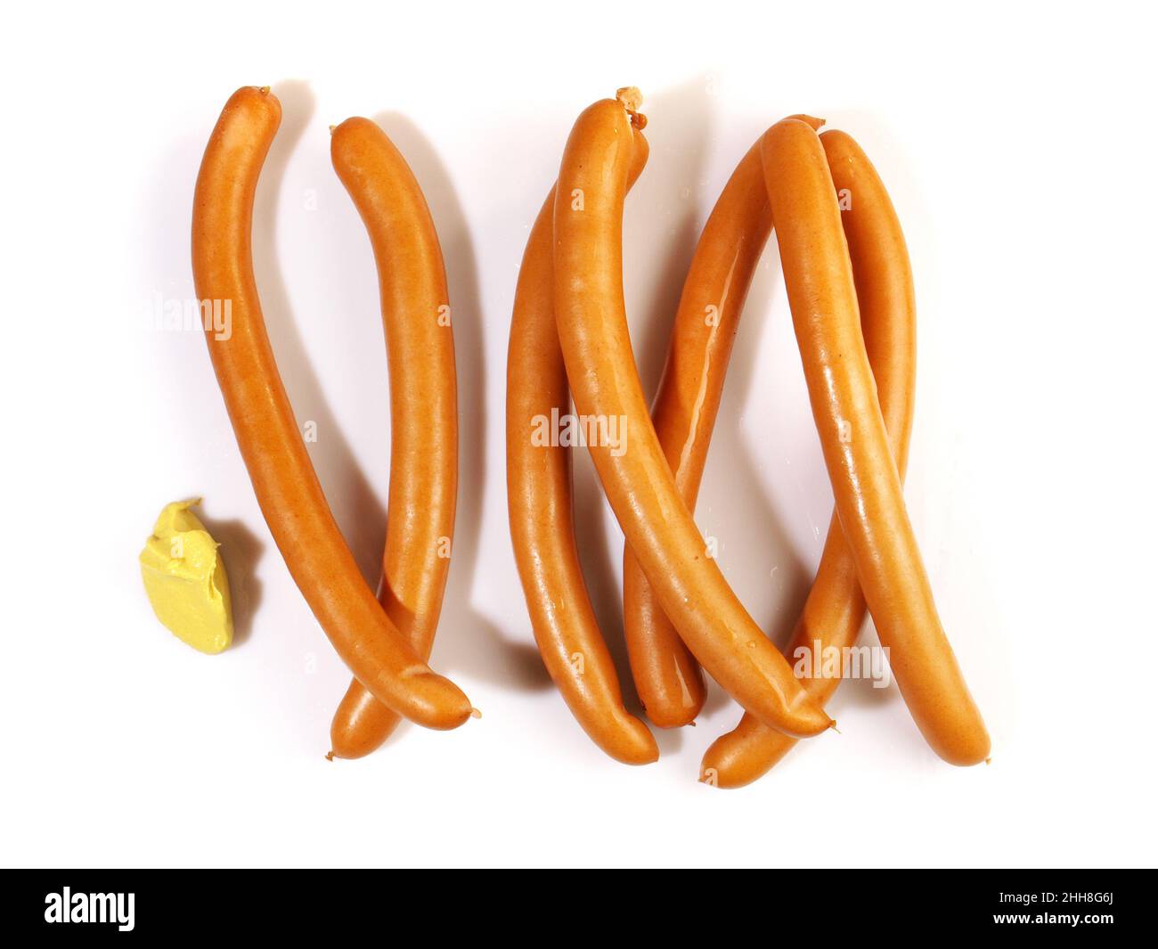 Salsicce di Vienna con senape - Hot Dogs isolato su sfondo bianco Foto Stock