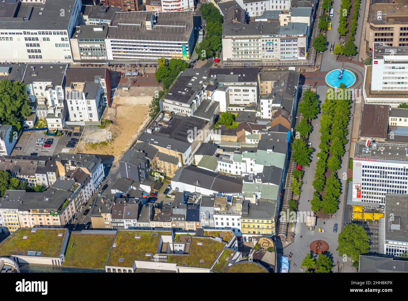 Vista aerea, progetto di costruzione nuovo edificio commerciale Düsseldorfer Straße presso l'ex biblioteca della città, zona pedonale Königstraße, scultura Lifes Foto Stock