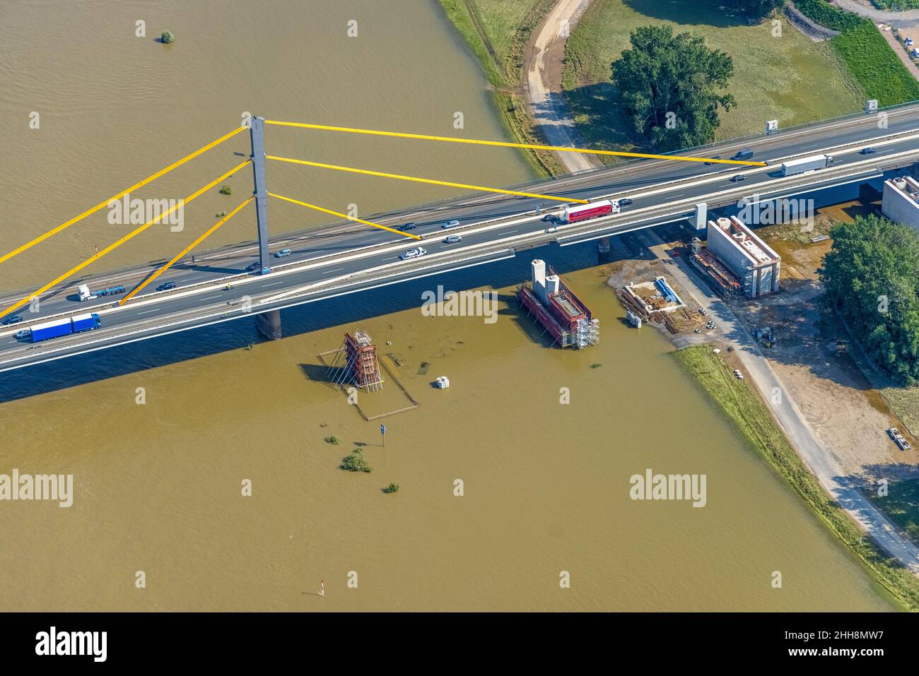 Vista aerea, cantiere presso il ponte sul Reno A40 Neuenkamp, fiume Reno, Alt-Homberg, Duisburg, zona della Ruhr, Renania settentrionale-Vestfalia, Germania, DE, Foto Stock