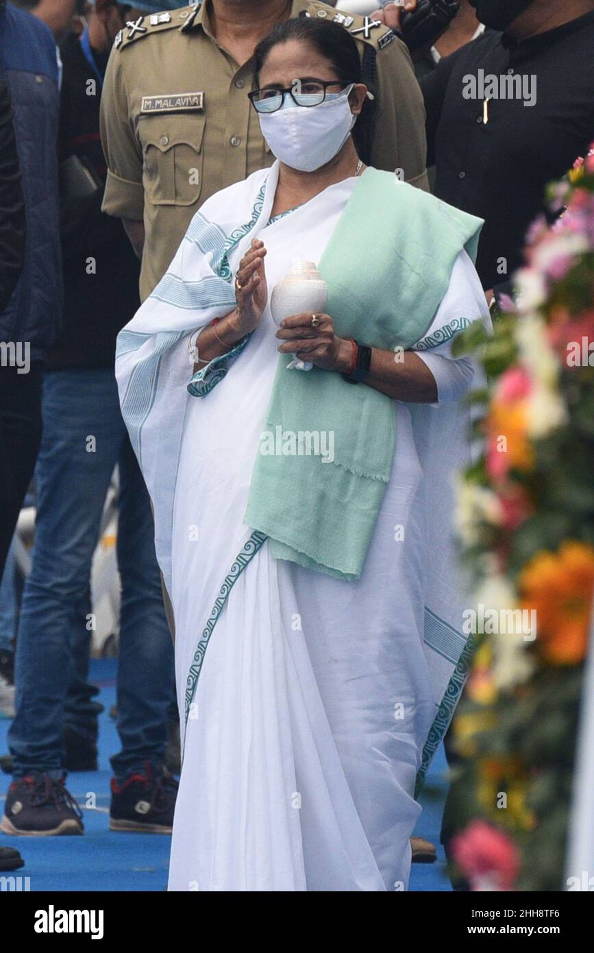 Kolkata, India. 23rd Jan 2022. KOLKATA, INDIA - GENNAIO 23: Il Capo Ministro del Bengala Occidentale Mamata Banerjee arriva con un conch per celebrare il 125th anniversario di nascita di Netaji Subhas Chandra Bose alla Red Road il 23 Gennaio 2022 a Kolkata, India. (Foto di Samir Jana/Hindustan Times/Sipa USA) Credit: Sipa USA/Alamy Live News Foto Stock