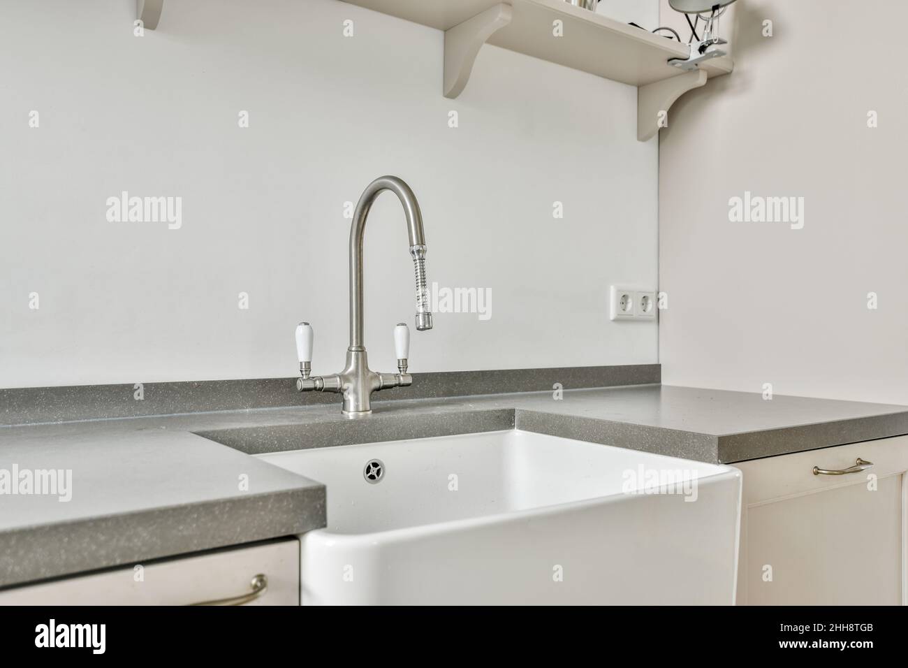 Lavello da cucina in acciaio immagini e fotografie stock ad alta  risoluzione - Alamy
