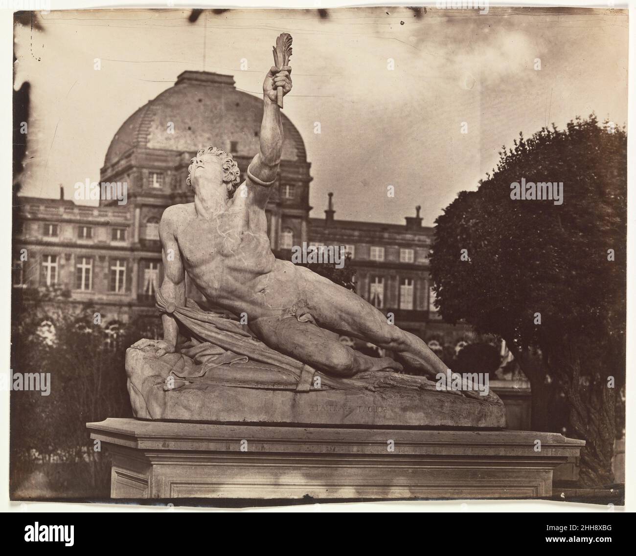 Spartan Soldier 1859 Charles Nègre francese stupito per aver visto prima i daguerreotipi (circa 1844) e sognato il potenziale del mezzo, Charles Nègre risolse immediatamente a dedicarsi alla nuova arte, sperimentando prima con la daguerreotipia e, dopo il 1847, con la fotografia cartacea. Come le Secq e le Grey, Nègre aveva studiato pittura con Paul Delaroche, e la sua esperienza al cavalletto era la base per il suo lavoro fotografico dei primi 1850s generi scene di musicisti di strada parigini, scope di camino, e venditori, così come le viste architettoniche. Nonostante il suo riconosciuto talento Nègre f Foto Stock