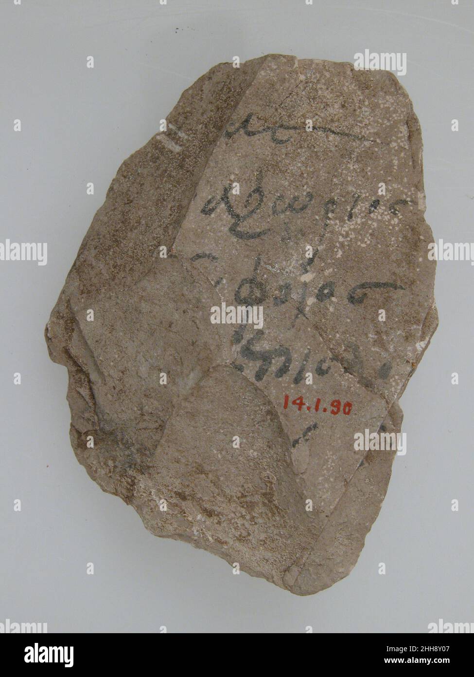 Ostrakon 600 Coptic. Ostrakon. Copto. 600. Calcare con iscrizione in inchiostro. Fabbricato a Tebe, Egitto bizantino. Varie-pietra Foto Stock