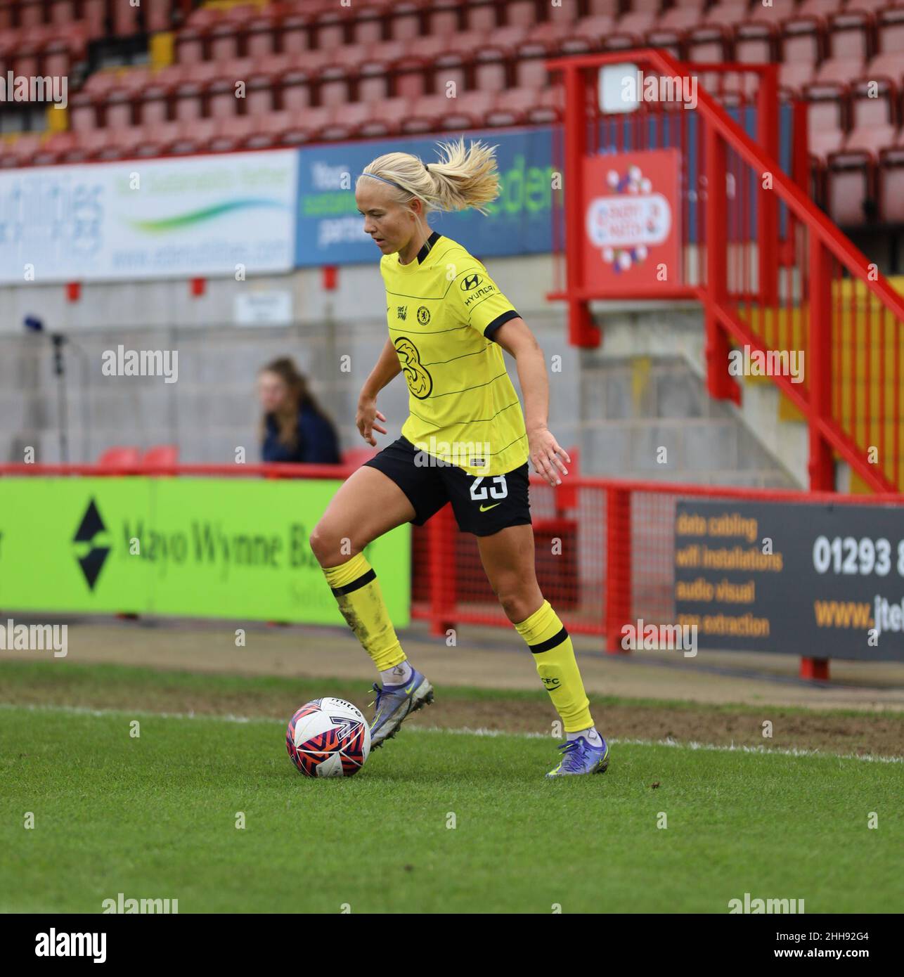 Crawley, Regno Unito. 23rd Jan 2022. Broadfield Stadium, Crawley, UK, Pernille Harder (23, che) durante una partita del WSL il 23 gennaio 2022 tra Brighton & Hove Albion W.F.C e Chelsea Women al Broadfield Stadium, Crawley, UK Bettina Weissensteiner/SPP credito: SPP Sport Press Foto. /Alamy Live News Foto Stock