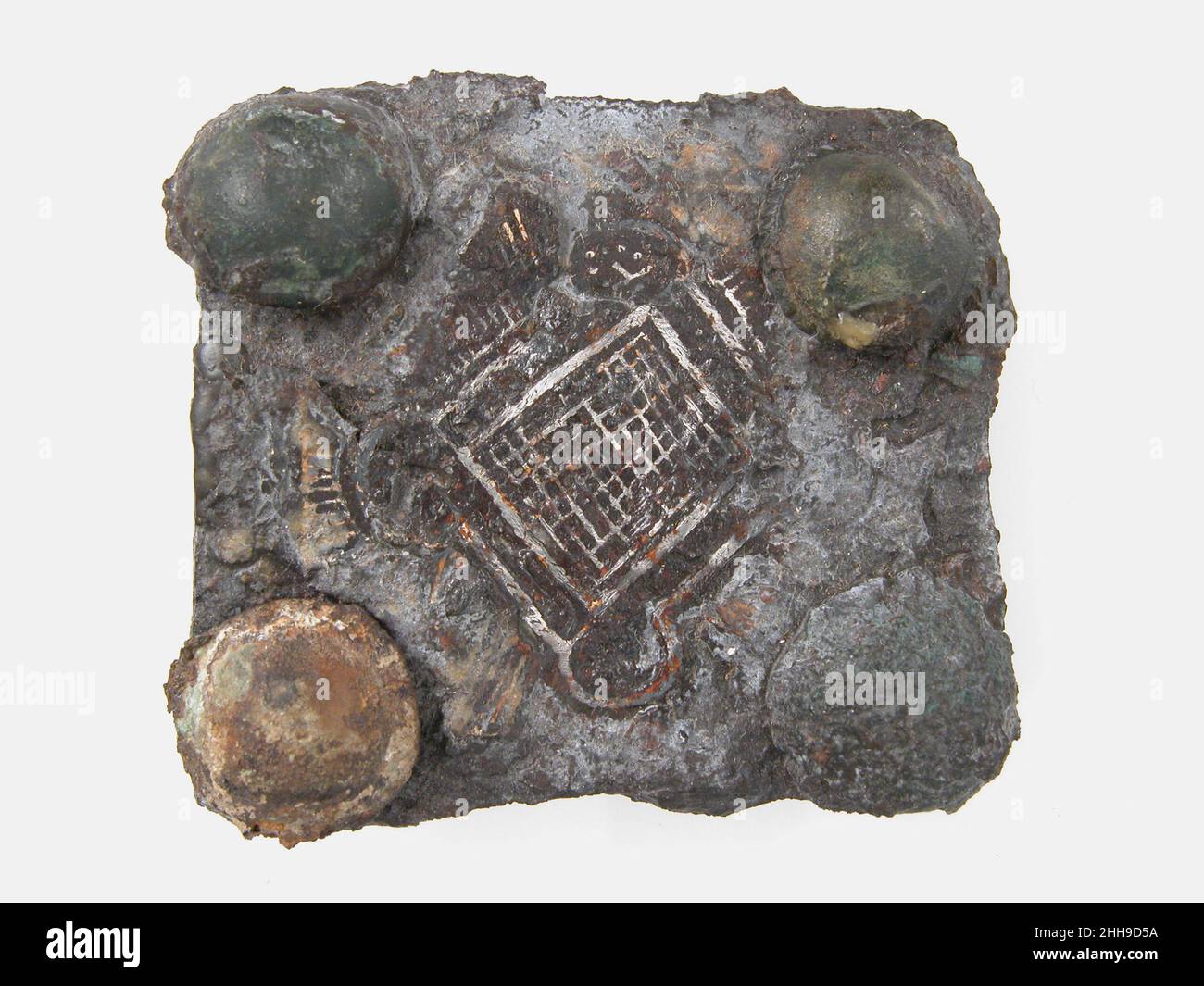 Nastro piatto 6th–7th secolo Frankish. Nastro piatto 465027 Frankish, nastro piatto, 7th?6th secolo, ferro, argento intarsio, Totale: 2 1/4 x 1 15/16 x 9/16 poll. (5,7 x 5 x 1,4 cm). Il Metropolitan Museum of Art, New York. Dono di J. Pierpont Morgan, 1917 (17.191.314) Foto Stock