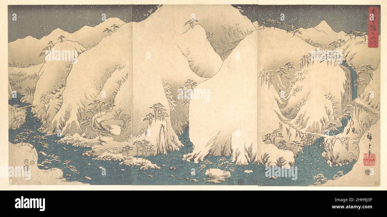 Le montagne di Kiso in neve datato 8th mese dell'anno del serpente, 1857 Utagawa Hiroshige giapponese questo paesaggio è stato eseguito da Hiroshige solo un anno prima della sua morte come parte di un insieme di tre trittiche sul tema noto come setsugetsuka (un termine composto costituito dalle parole per la neve, la luna e i fiori). La neve è il tema qui; la luna e i fiori sono raffigurati negli altri due trittici. Le immense montagne innevate al centro, fiancheggiate da ponti su entrambi i lati, sono quasi spirituali nella loro monumentalità. La drammatica composizione invita lo spettatore a entrare in un mondo misterioso beyon Foto Stock