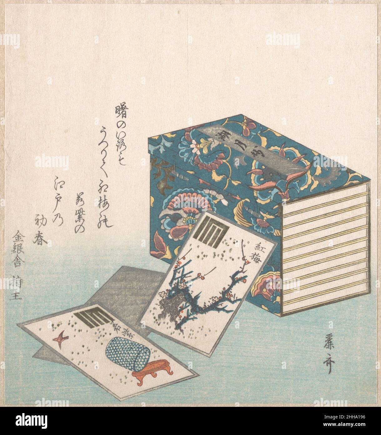 Libri e carte 18th–19th Century Reisai Japanese questo biglietto d'auguri di Capodanno in edizione limitata (surimono) ha una composizione giocosa e ricca di simboli. L'immagine mostra un insieme di libri stampati a blocchi di legno, il Kogessho, che è un'edizione annotata della racconto di Genji pubblicata intorno al 1673. Accanto ad esso, carte da gioco sparse raffigurano due capitoli dalla racconto di Genji: Il Kobai (susina di rosa) e il Wakamurasaki (lavanda), entrambi illustrati con non solo le loro consuete rappresentazioni pittoriche, ma anche 'Genji-creste' (Genji-mon). I due capitoli sono legati alla cultura dell'incenso e alla cresta genji Foto Stock