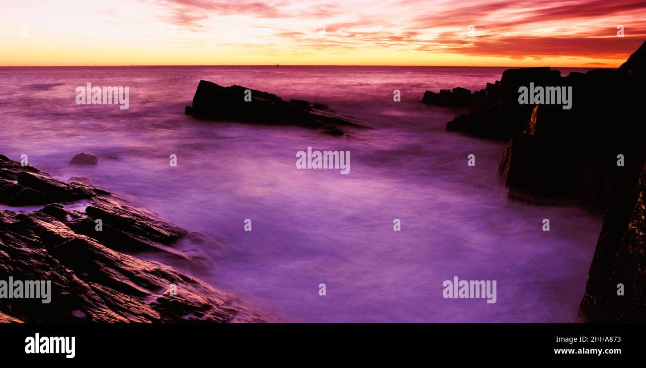 Alba sull'Oceano Atlantico lungo la costa del New England Foto Stock