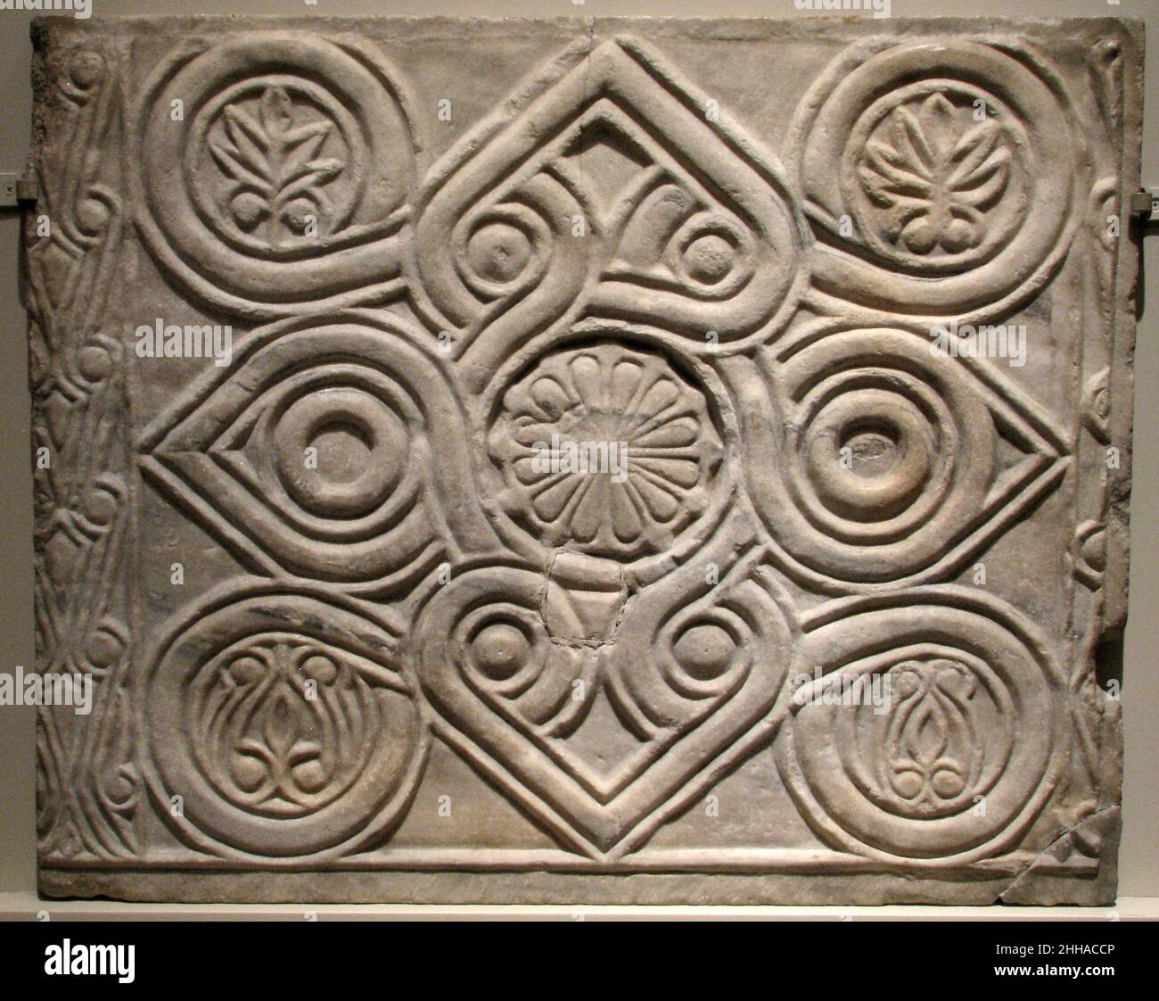 Pannelli decorativi in marmo i pannelli in marmo bizantino del 11th–10th  secolo come questi sono stati usati in tutto il mondo bizantino come basi  per i temploni così come per le pareti