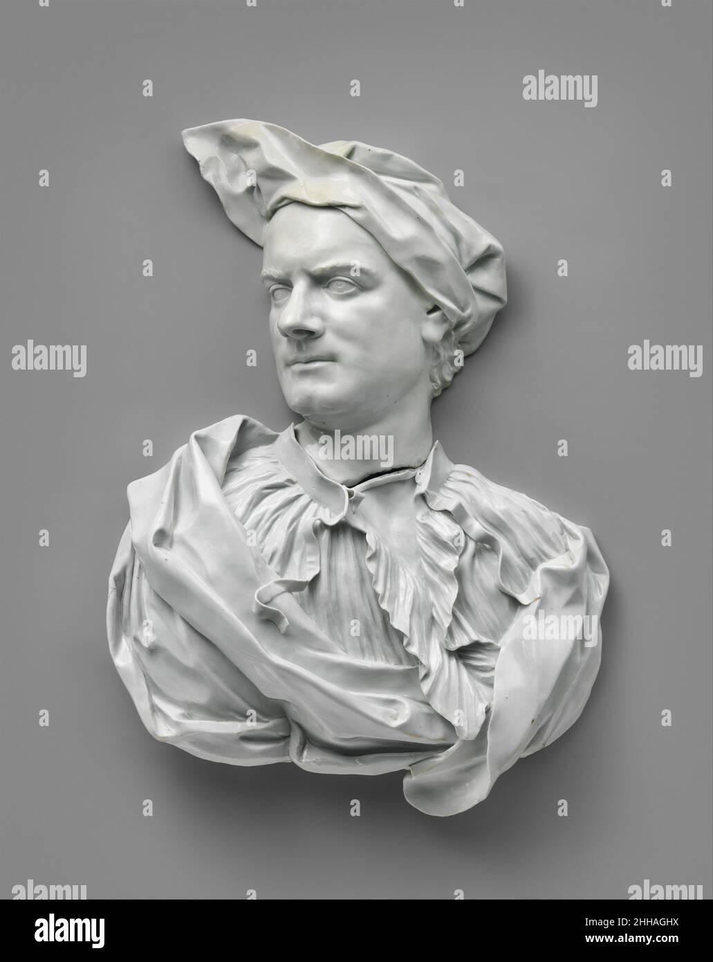 Carlo Bertinazzi (1713-1783) ca. 1761–63 attribuito alla Hewelke Manufactory Bertinazzi (1713–1783) fu un attore noto per il suo ruolo di Harlequin nella commedia dell'arte (commedia italiana) che eseguì dal 1741 fino alla sua morte. Non è certo dove sia stato realizzato questo notevole rilievo ritratto, ma è stata suggerita la fabbrica Hewelke di breve durata a Venezia (1758-63). Carlo Bertinazzi (1713-1783) 204670 Foto Stock