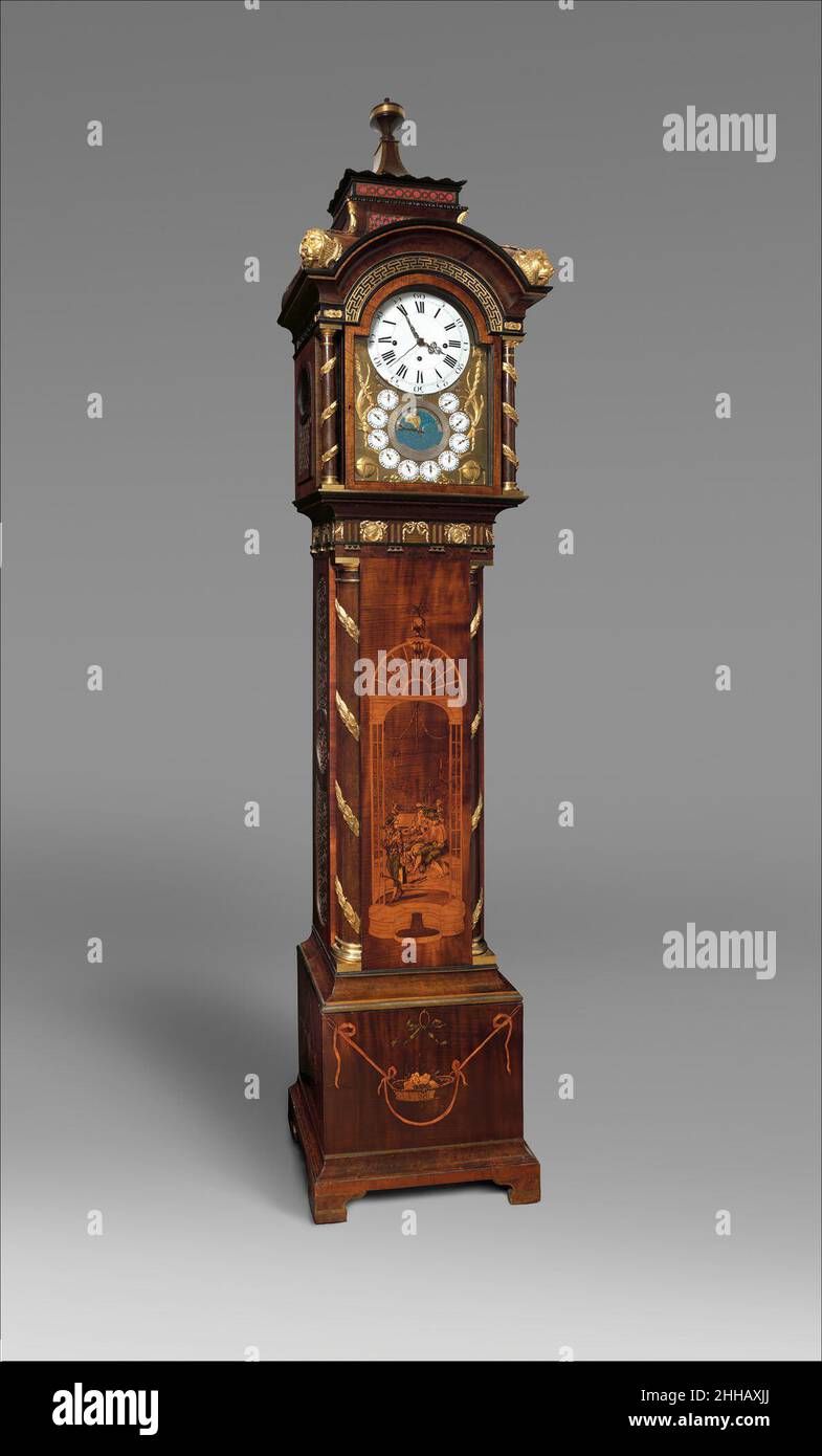 Orologio a cassa lunga ca. 1774–75 Clockmaker: Hermann Achenbach il quadrante visualizza l'ora locale, così come l'ora in altre dieci città. Sono inoltre indicate le posizioni del sole e della luna nello zodiaco, la fase della luna, l'età della luna nel suo ciclo mensile, il giorno della settimana, il giorno del mese e il numero di giorni nel mese. L'orologio era originariamente dotato di un clavier in miniatura che suonava meccanicamente dopo lo scioccare dell'ora. Orologio a cassa lunga 206322 Foto Stock